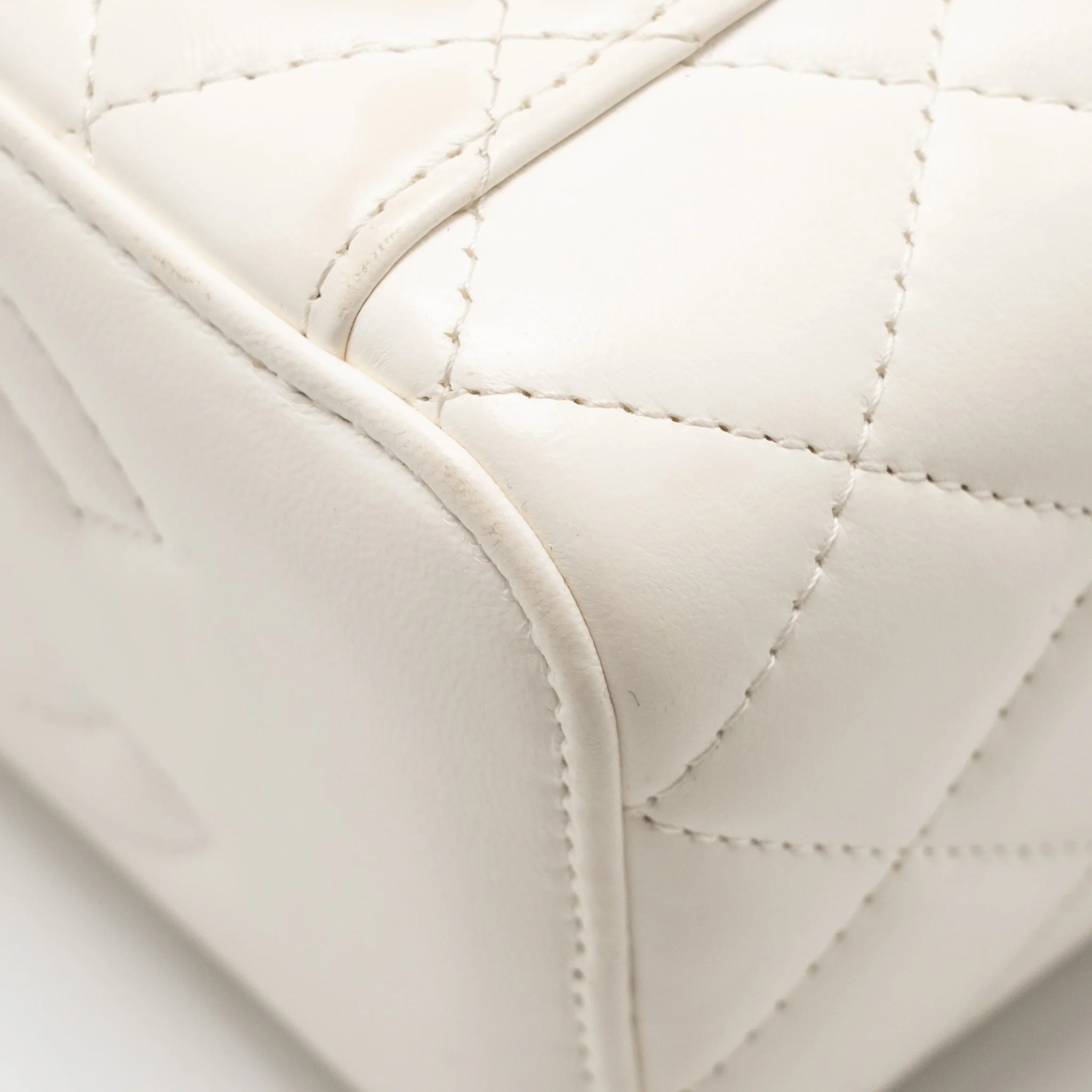 Chanel Gold Pillar Adjustable Chain Long Vanity Lambskin White GHW (Microchip) - Image 10