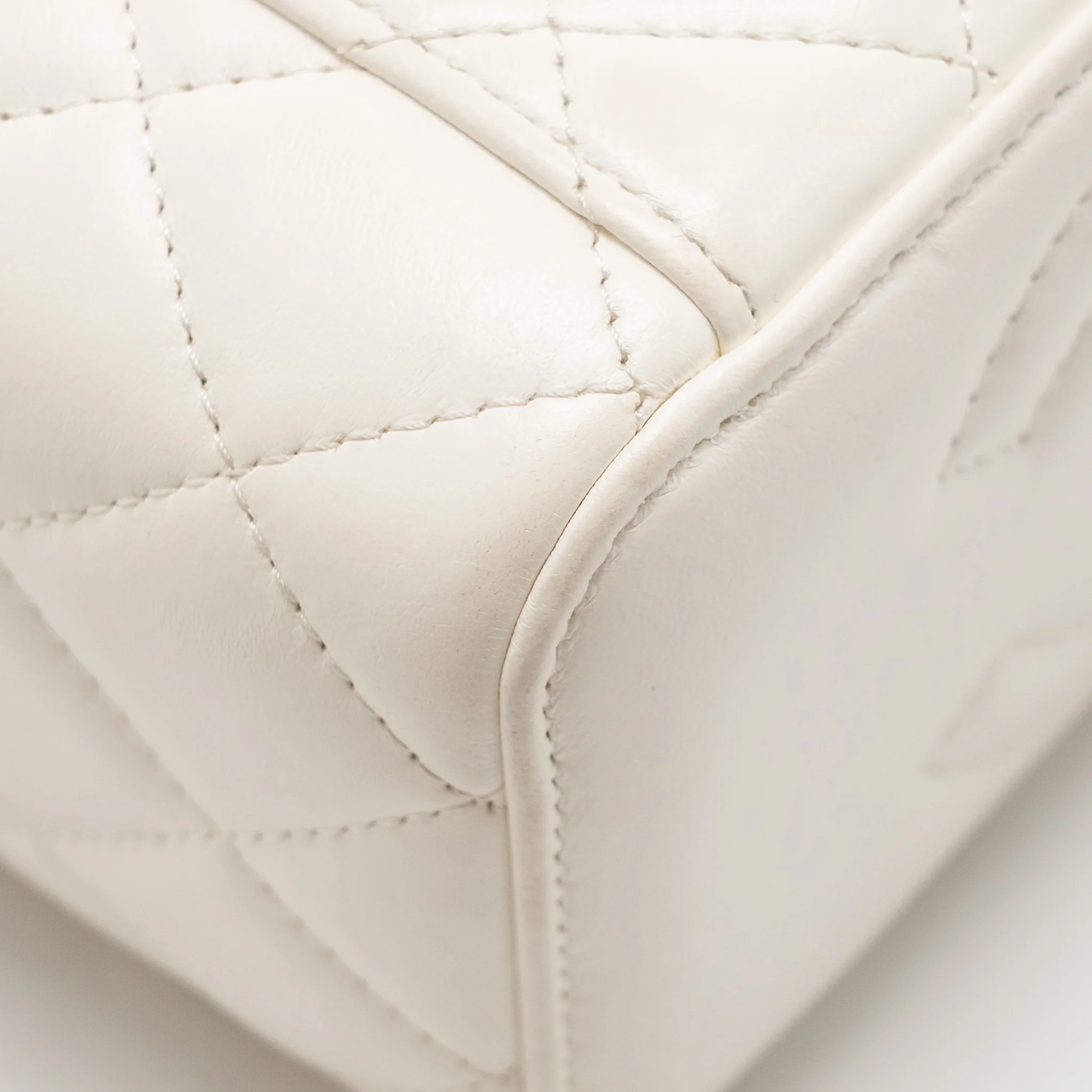 Chanel Gold Pillar Adjustable Chain Long Vanity Lambskin White GHW (Microchip) - Image 11
