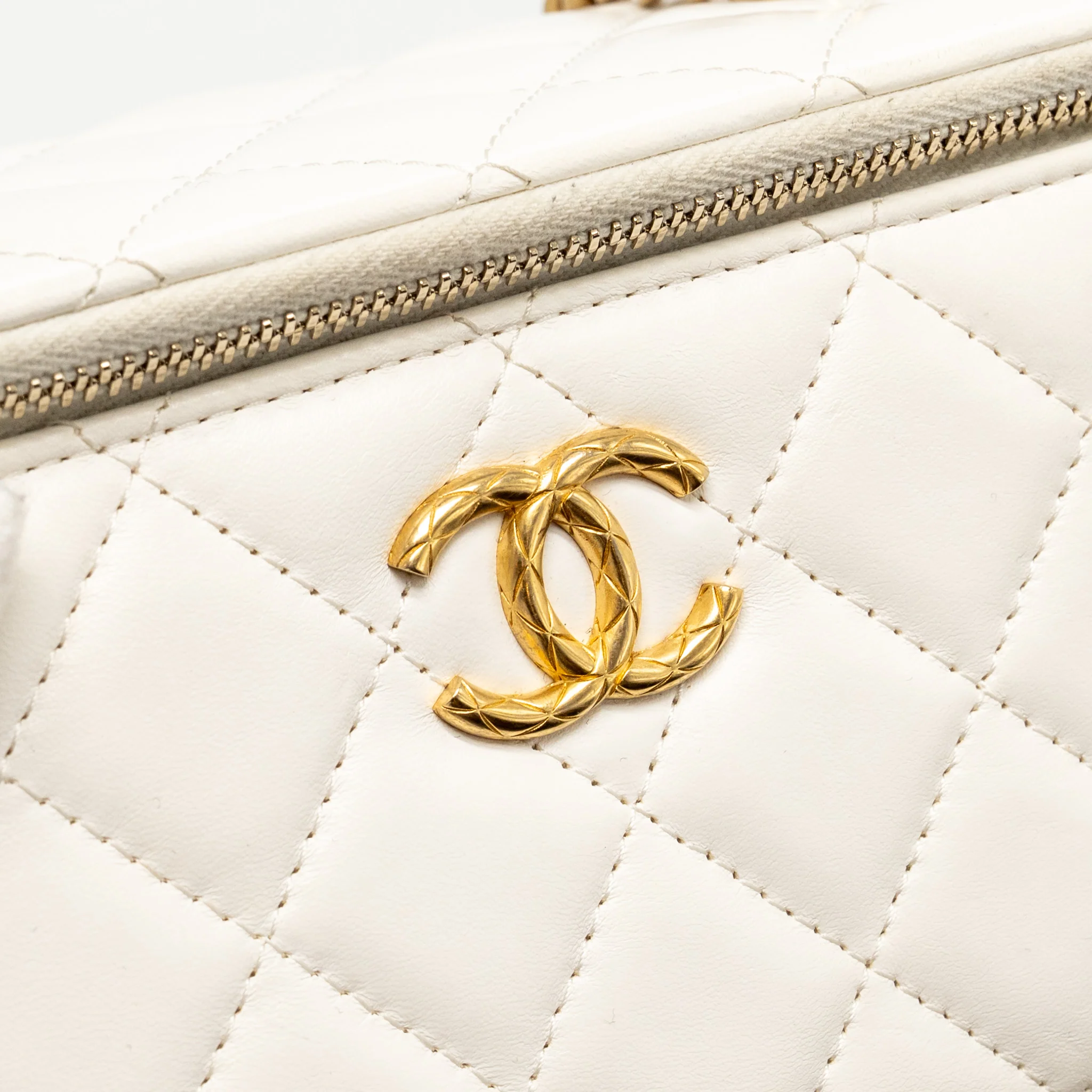 Chanel Gold Pillar Adjustable Chain Long Vanity Lambskin White GHW (Microchip) - Image 12