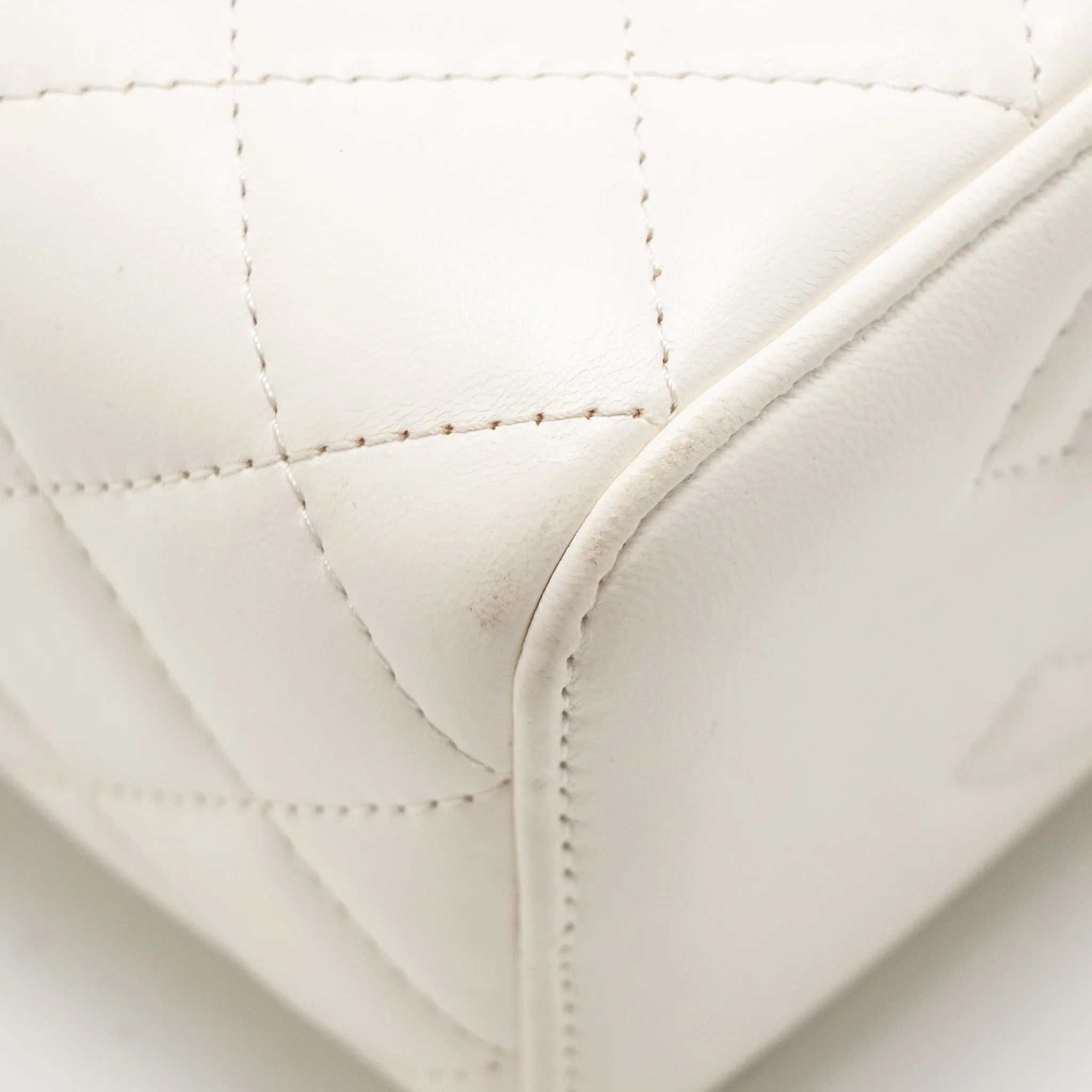Chanel Gold Pillar Adjustable Chain Long Vanity Lambskin White GHW (Microchip) - Image 9