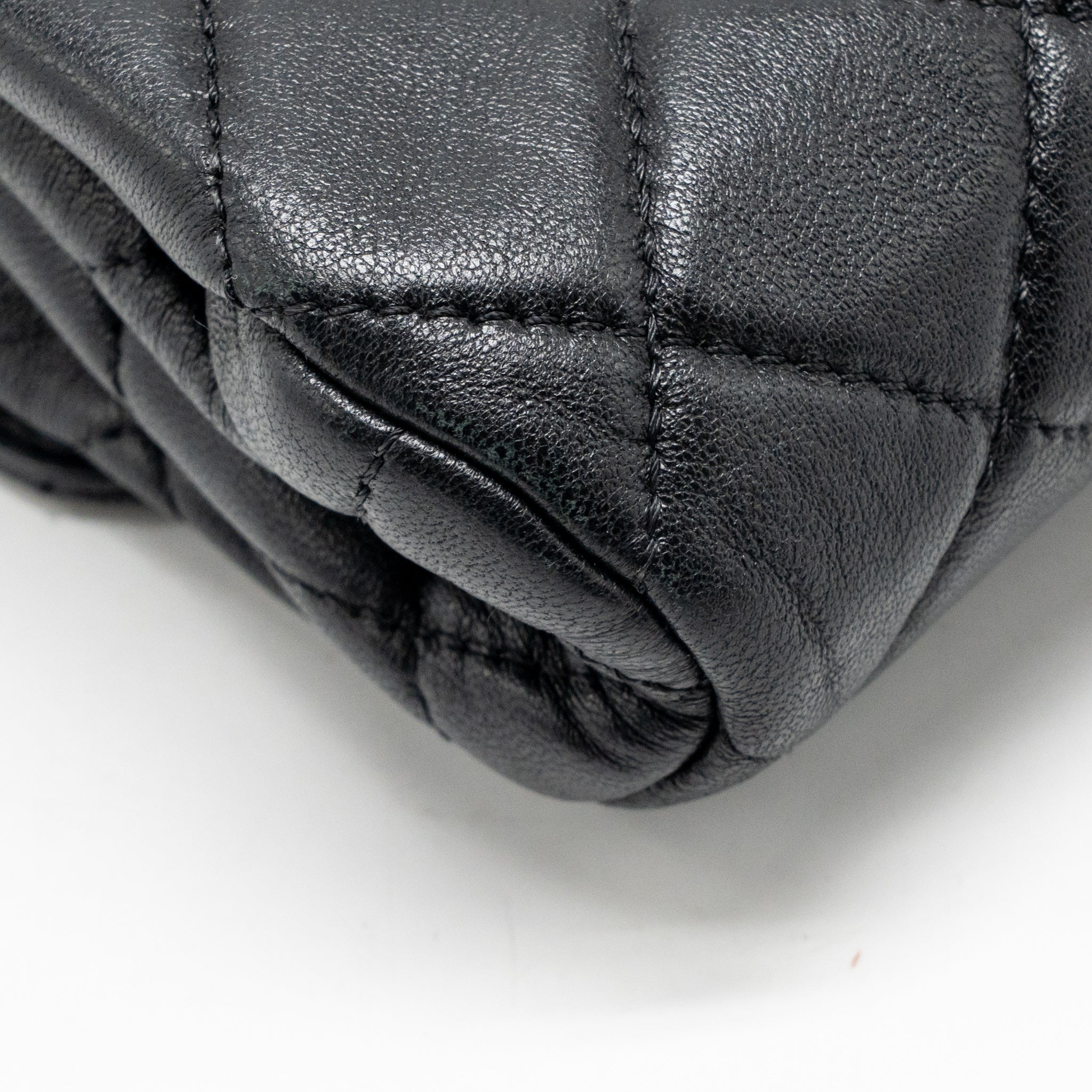 Chanel 22C Detailed CC Flap Bag with Chain Crumpled Lambskin Black GHW (Microchip) - Image 11