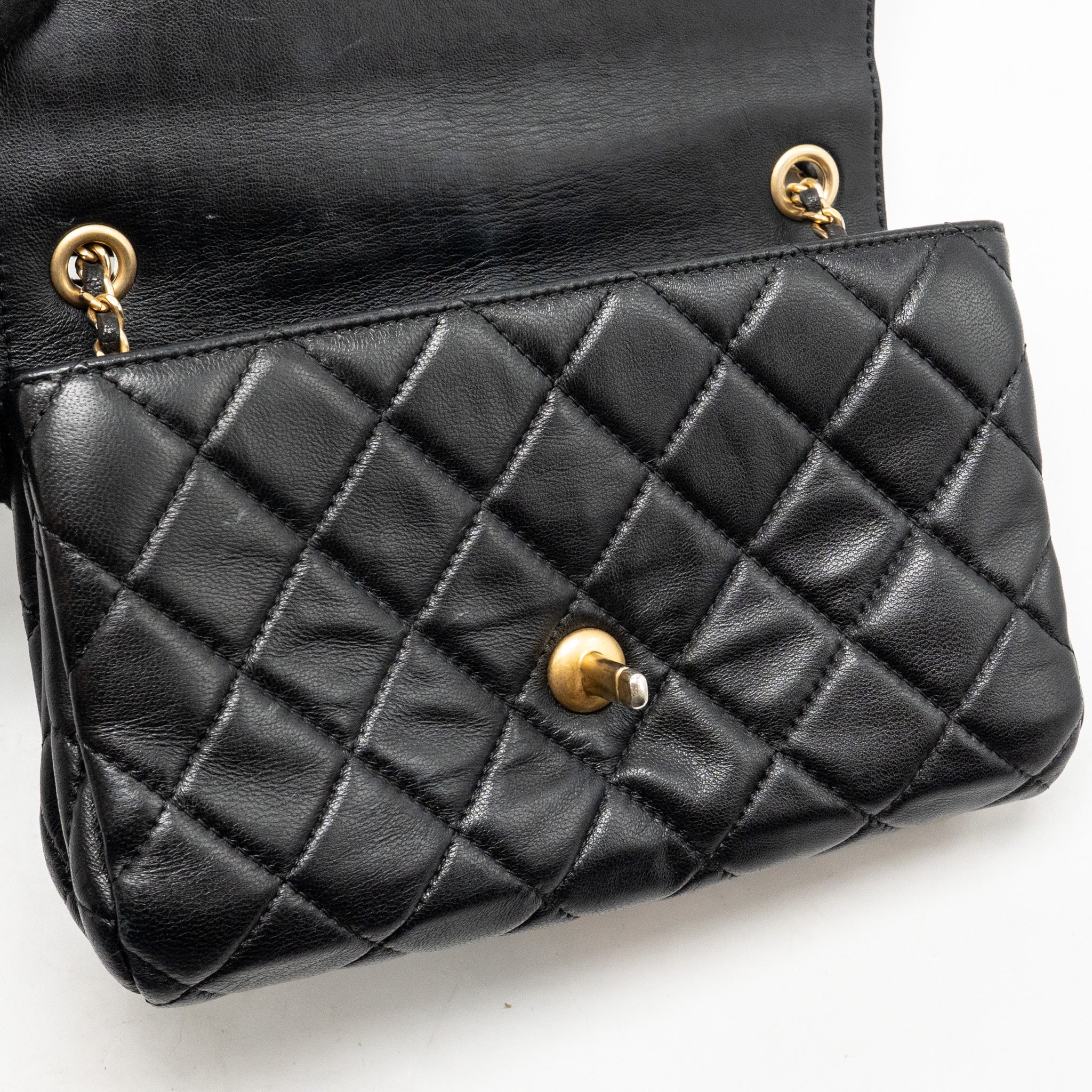 Chanel 22C Detailed CC Flap Bag with Chain Crumpled Lambskin Black GHW (Microchip) - Image 14