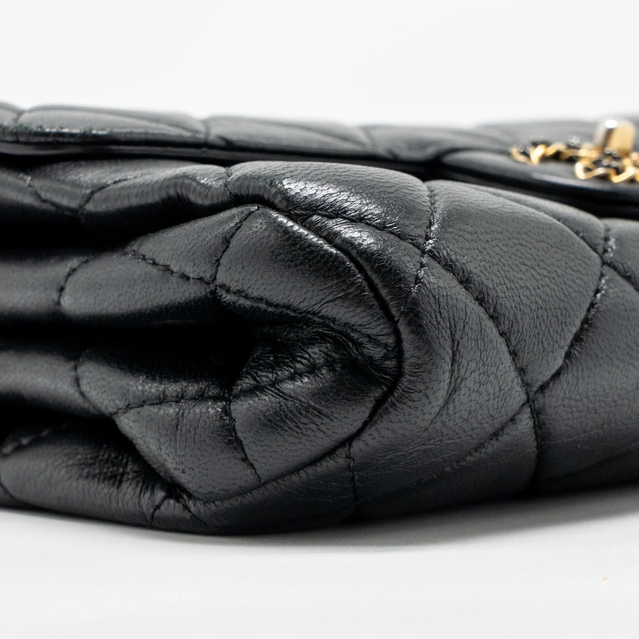 Chanel 22C Detailed CC Flap Bag with Chain Crumpled Lambskin Black GHW (Microchip) - Image 7
