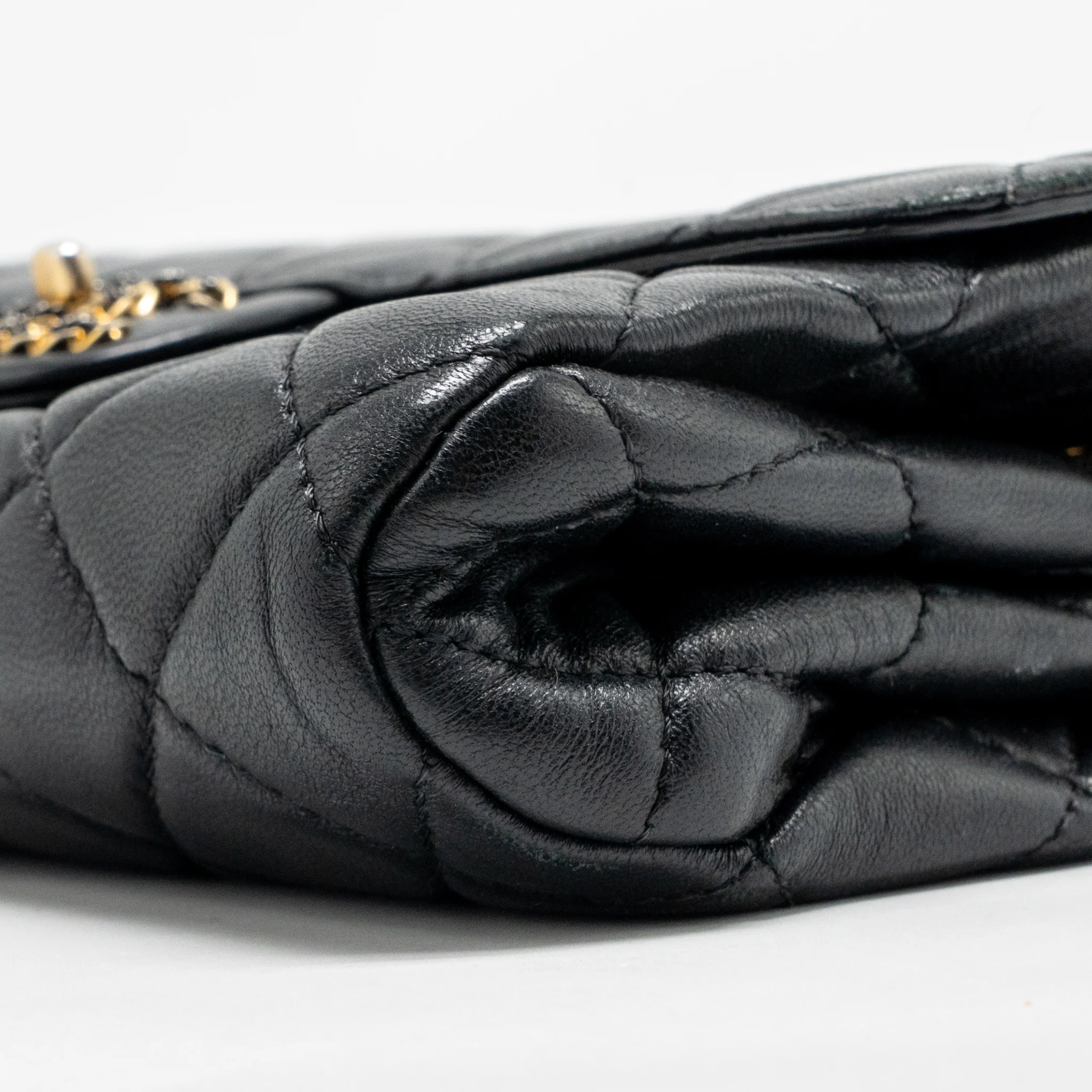 Chanel 22C Detailed CC Flap Bag with Chain Crumpled Lambskin Black GHW (Microchip) - Image 8