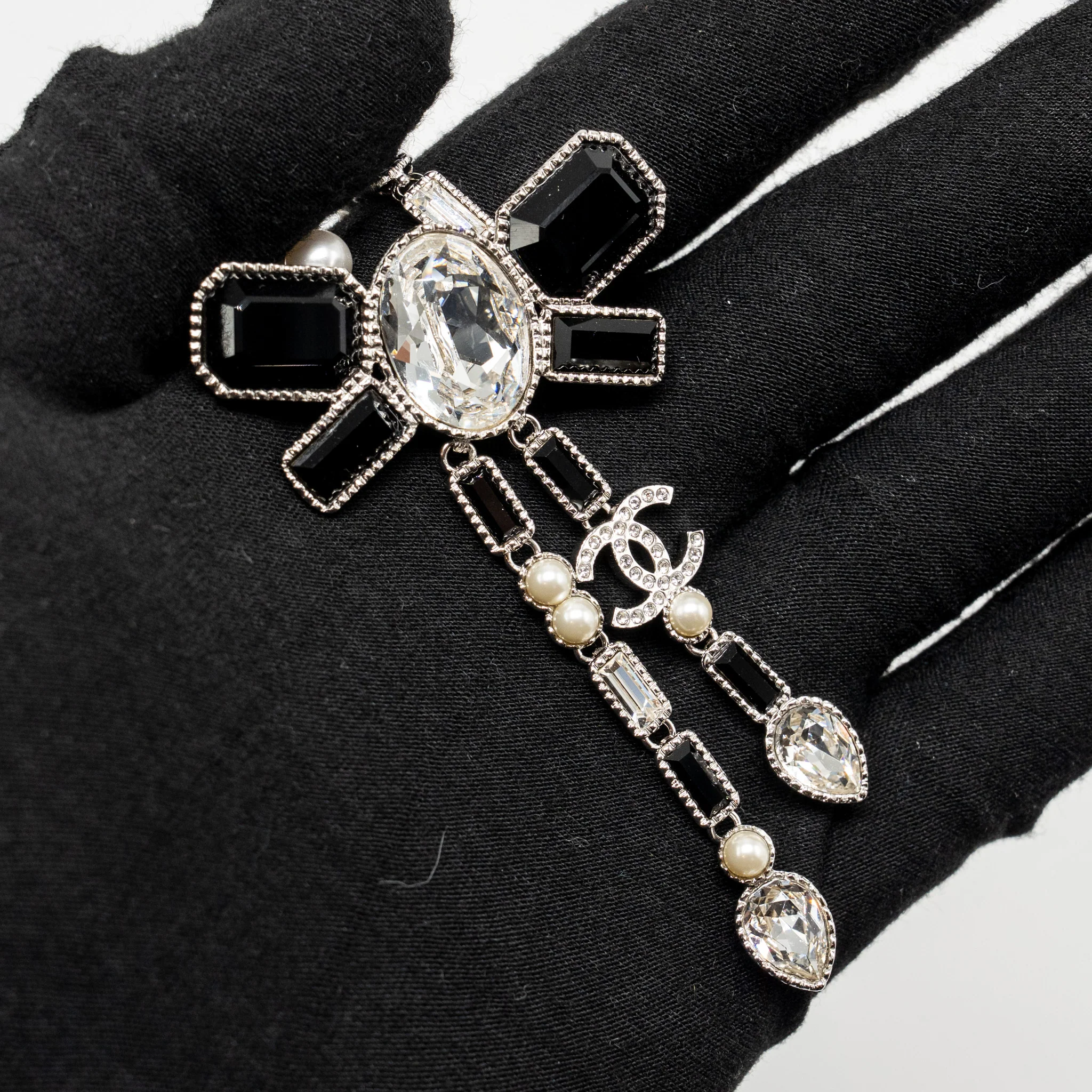 Chanel Crystal/Pearl CC Logo Dropped Necklace Silver Tone - Image 3