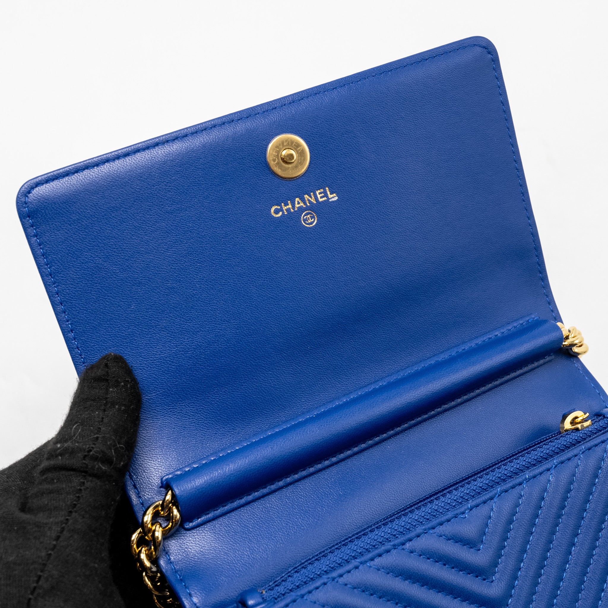 Chanel Boy Clutch with Chain  Chervon Lambskin Blue GHW - Image 13