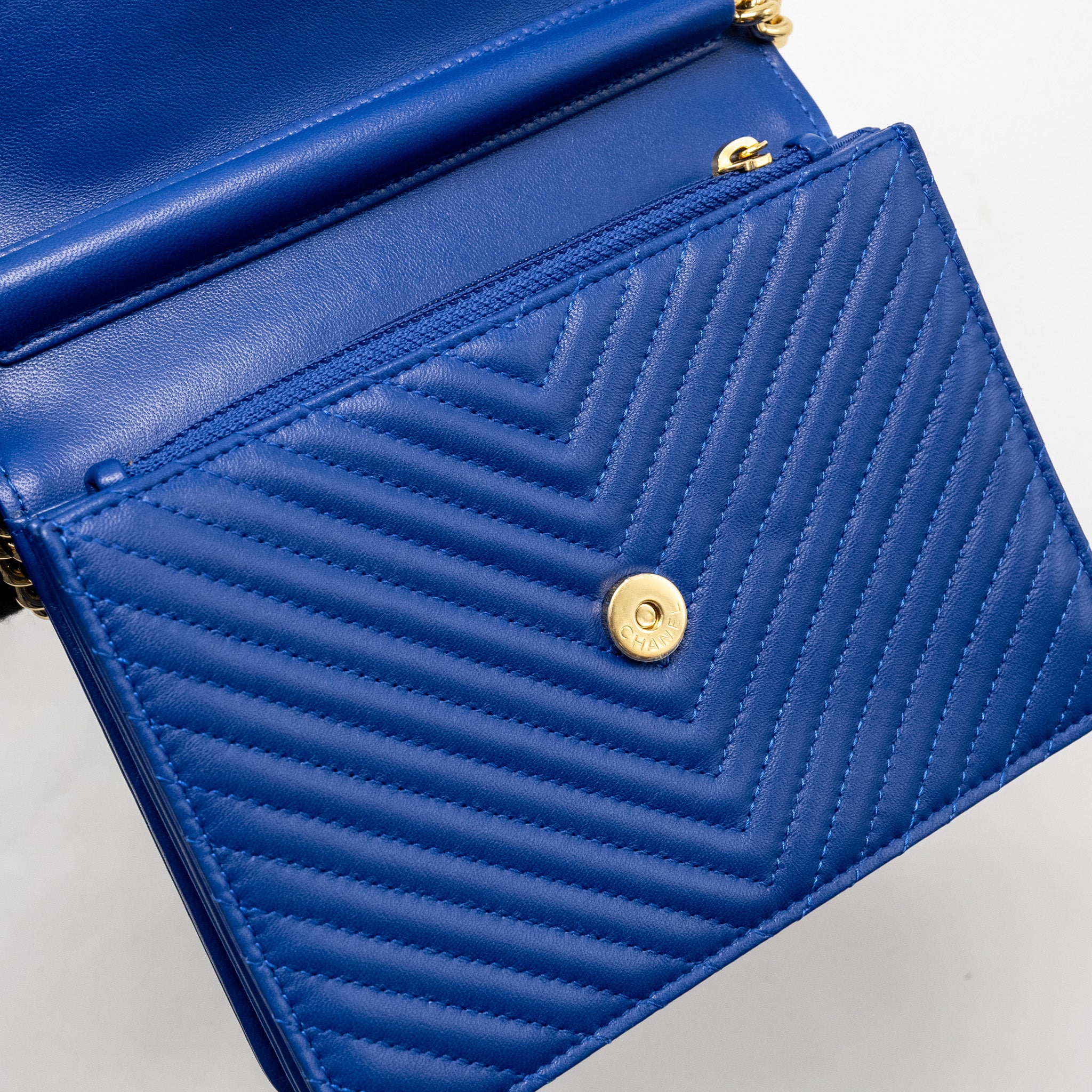 Chanel Boy Clutch with Chain  Chervon Lambskin Blue GHW - Image 14