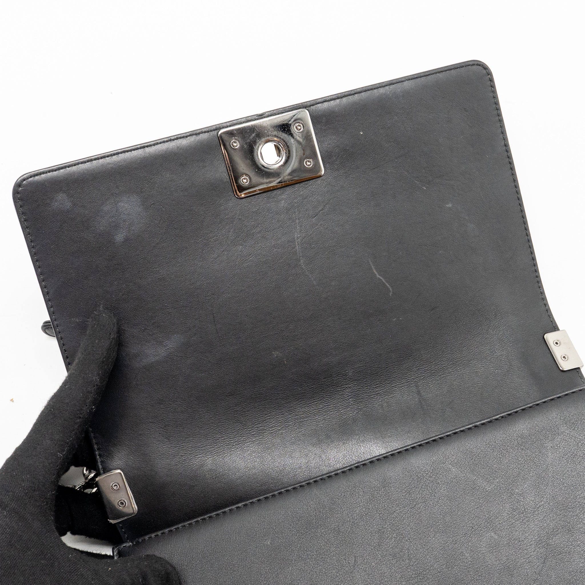 Chanel Medium Boy Bag Pearl Detailed Tweed/Calfskin Black SHW - Image 15