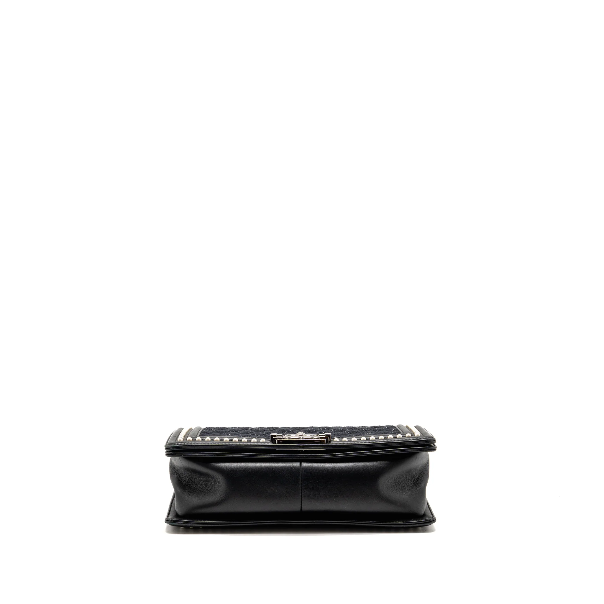 Chanel Medium Boy Bag Pearl Detailed Tweed/Calfskin Black SHW - Image 6
