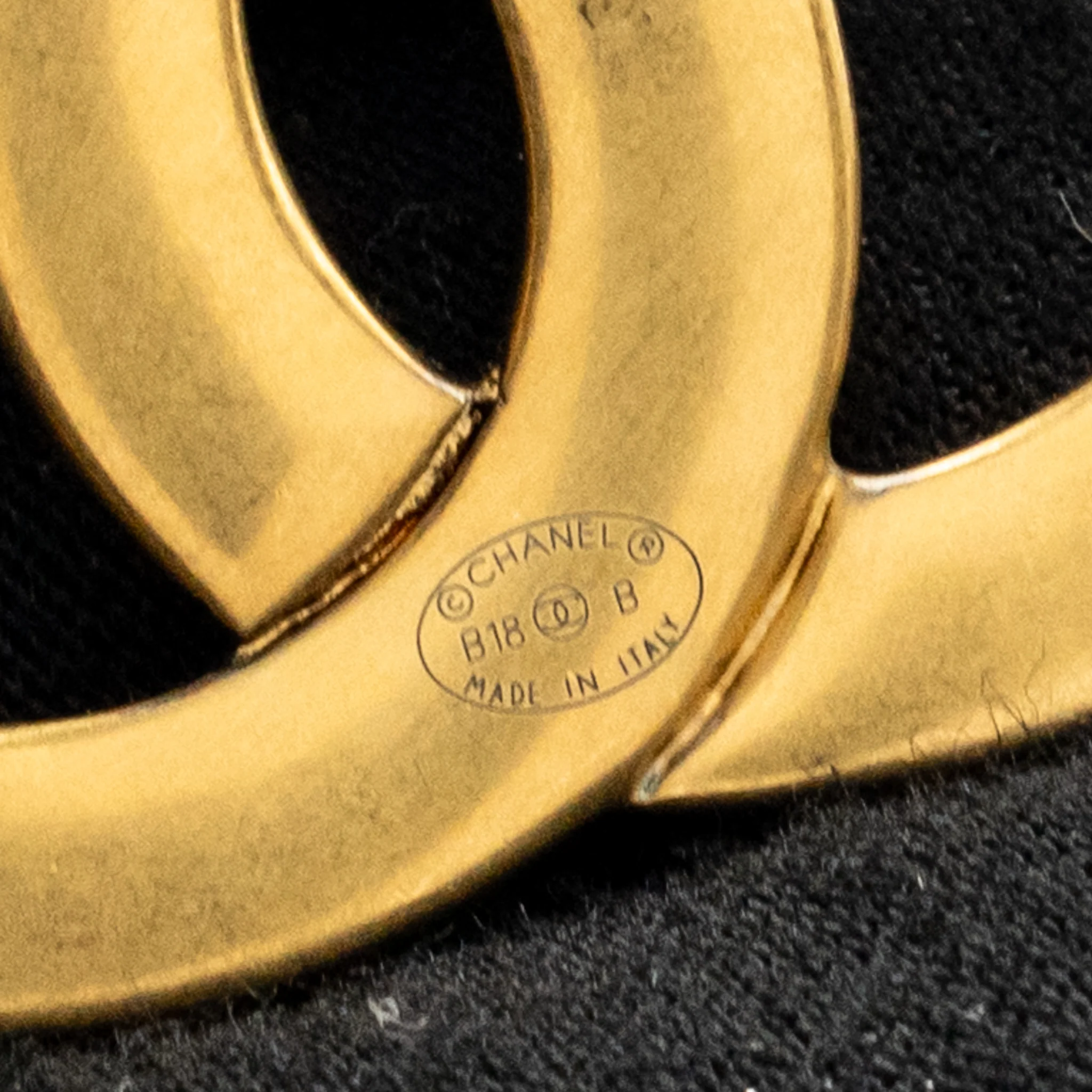 Chanel CC Brooch Gold Tone - Image 5