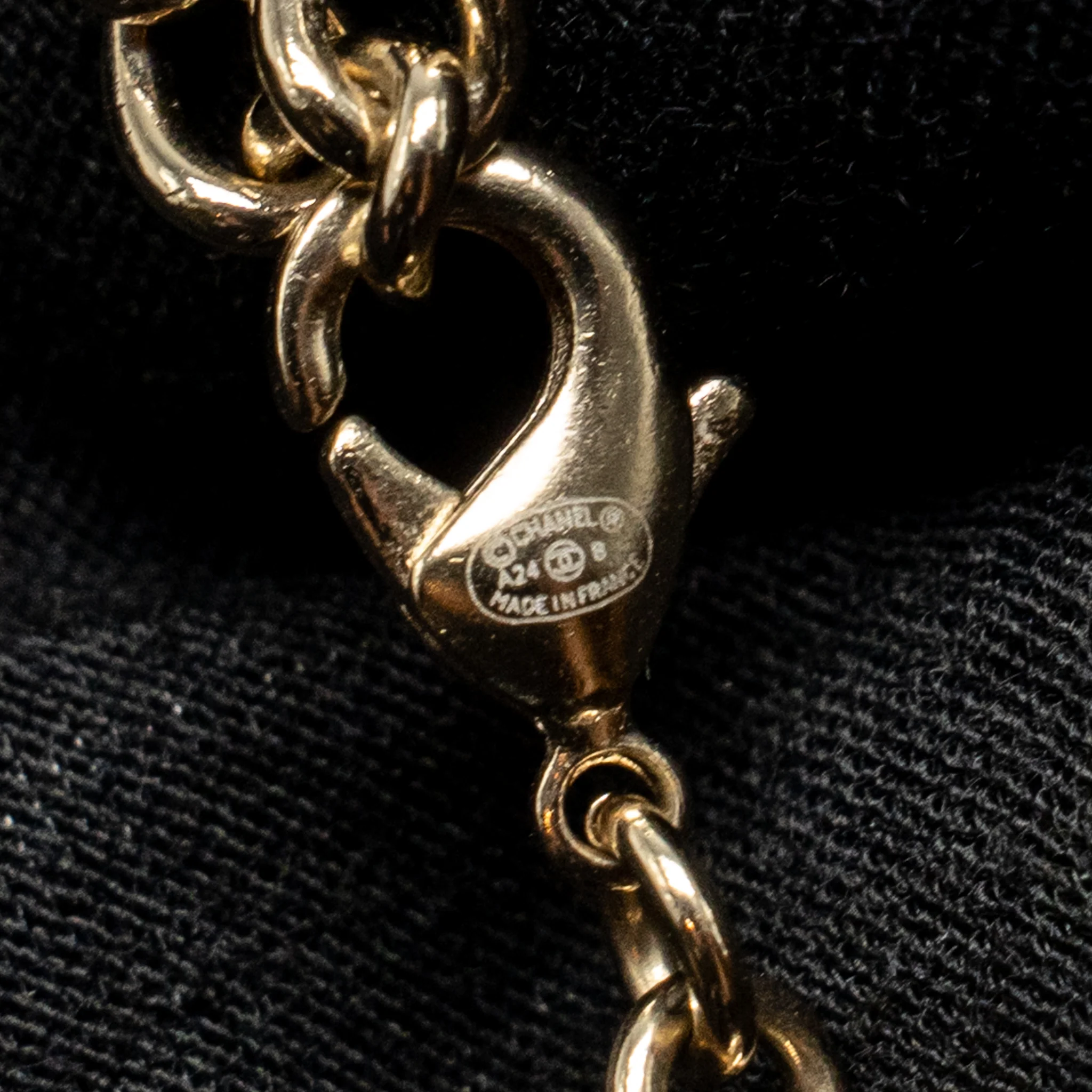 Chanel CC logo 14 motif necklace light gold tone - Image 6