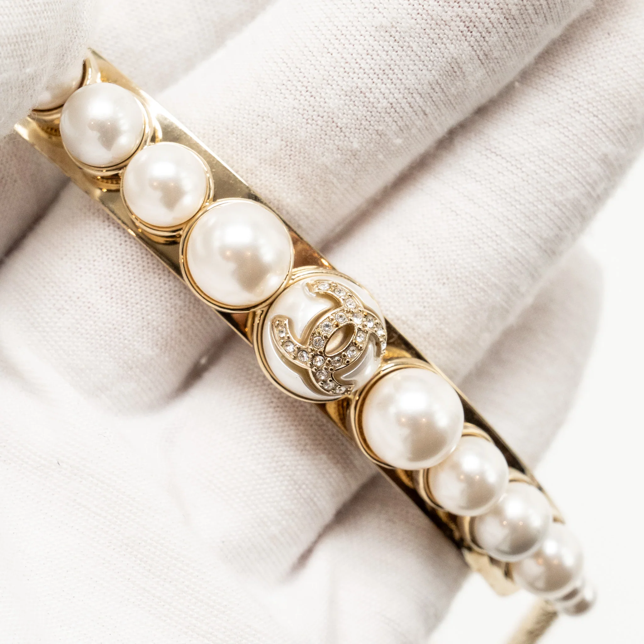 Chanel CC Logo Pearl Chocker/Necklace Light Gold Tone - Image 4