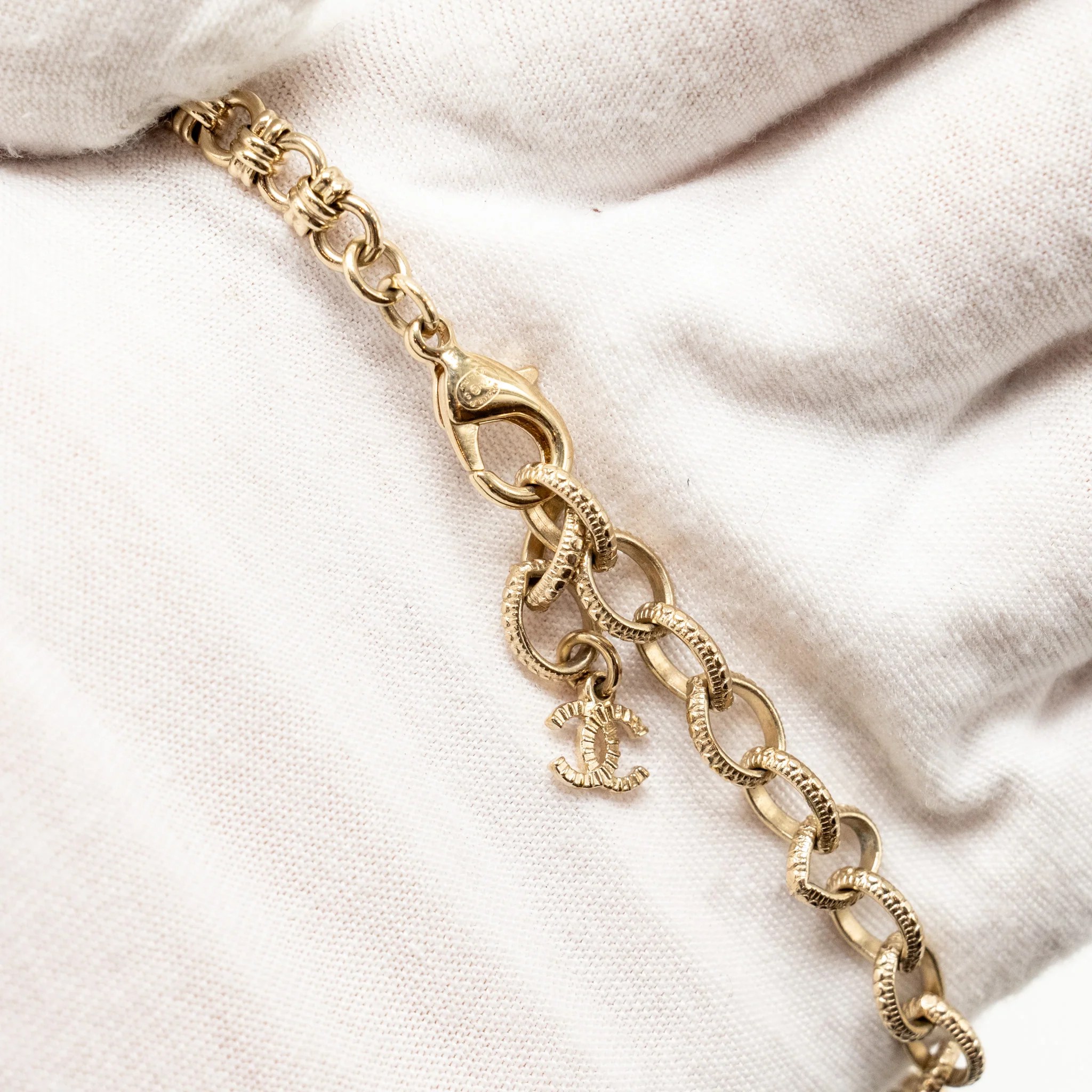 Chanel CC Logo Pearl Chocker/Necklace Light Gold Tone - Image 6
