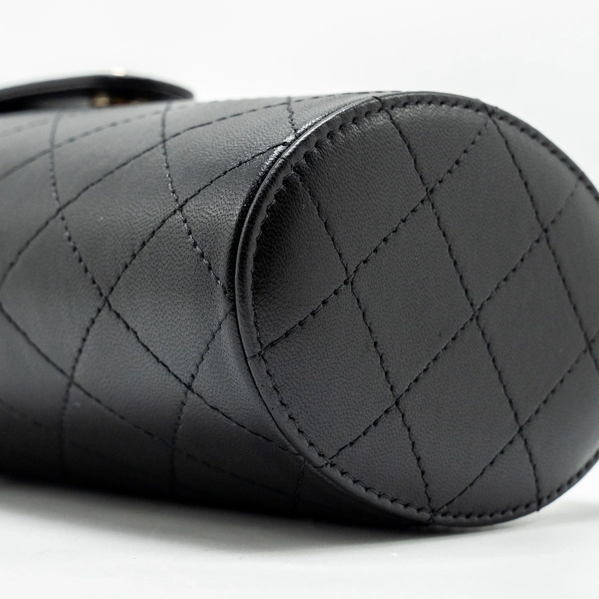 Chanel CC Round Vanity Case with Chain Lambskin Black LGHW - Image 6
