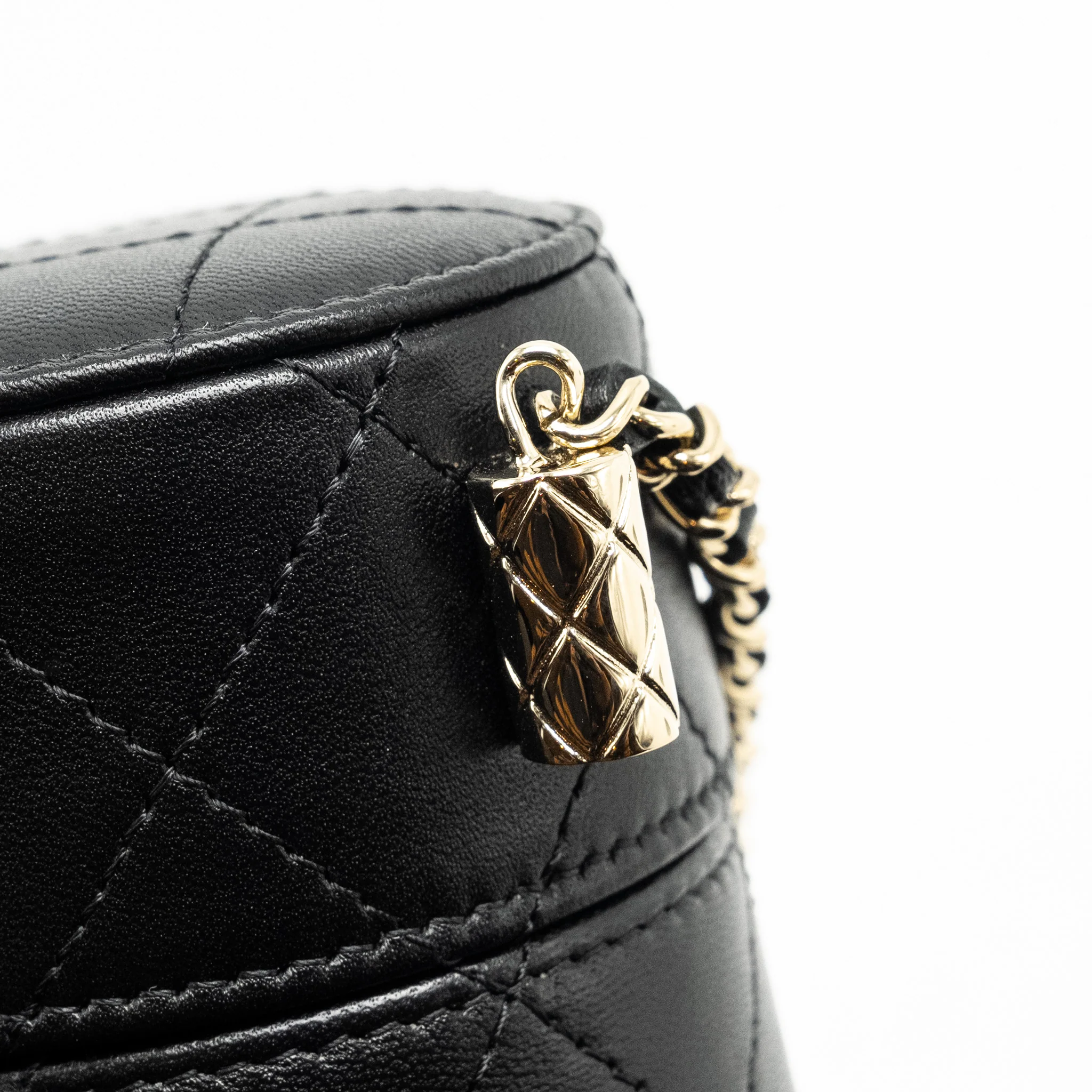 Chanel CC Round Vanity Case with Chain Lambskin Black LGHW - Image 9