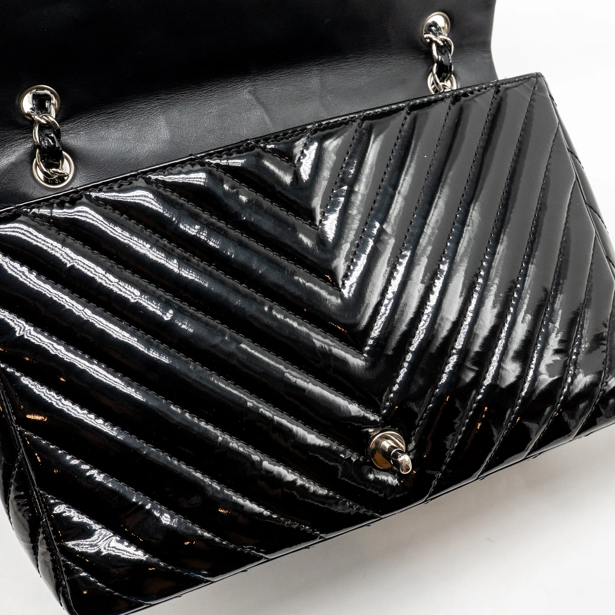 Chanel chevron jumbo single flap bag patent black SHW - Image 14