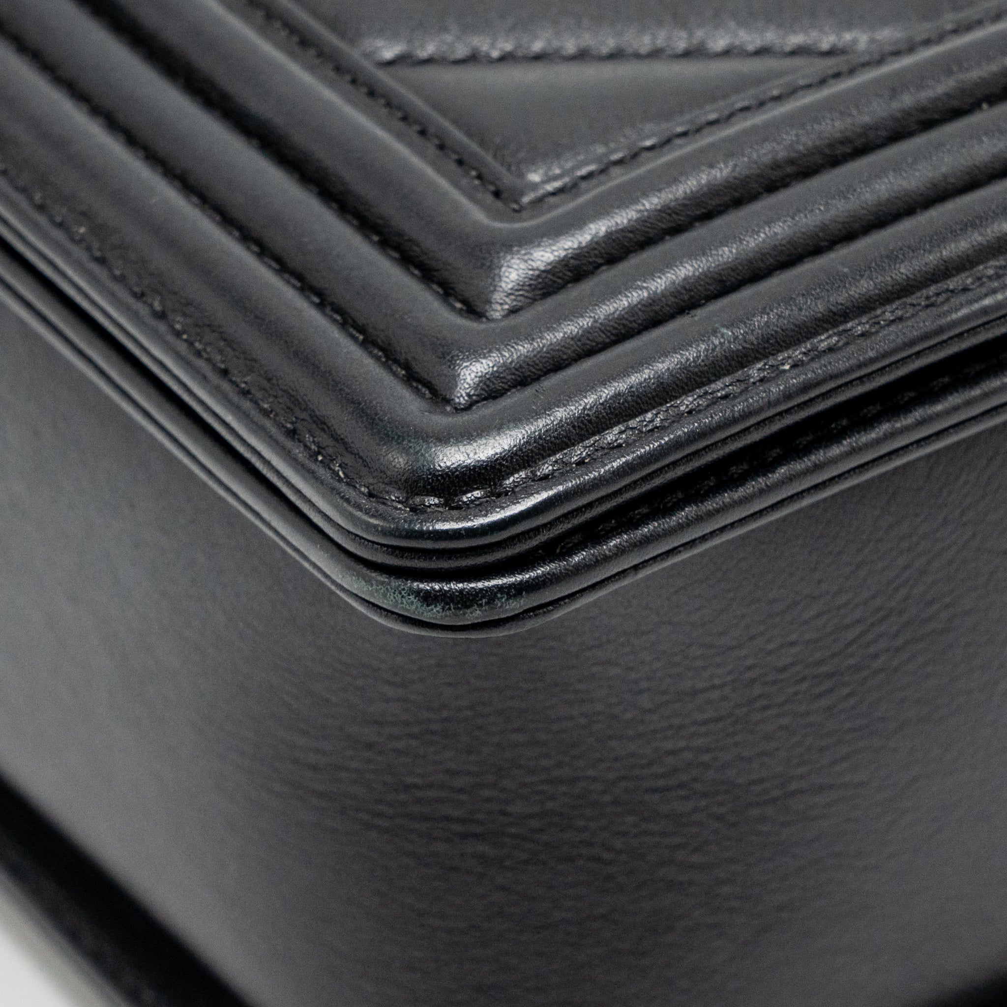 Chanel Chevron Medium Boy bag calfskin black ruthenium SHW - Image 10