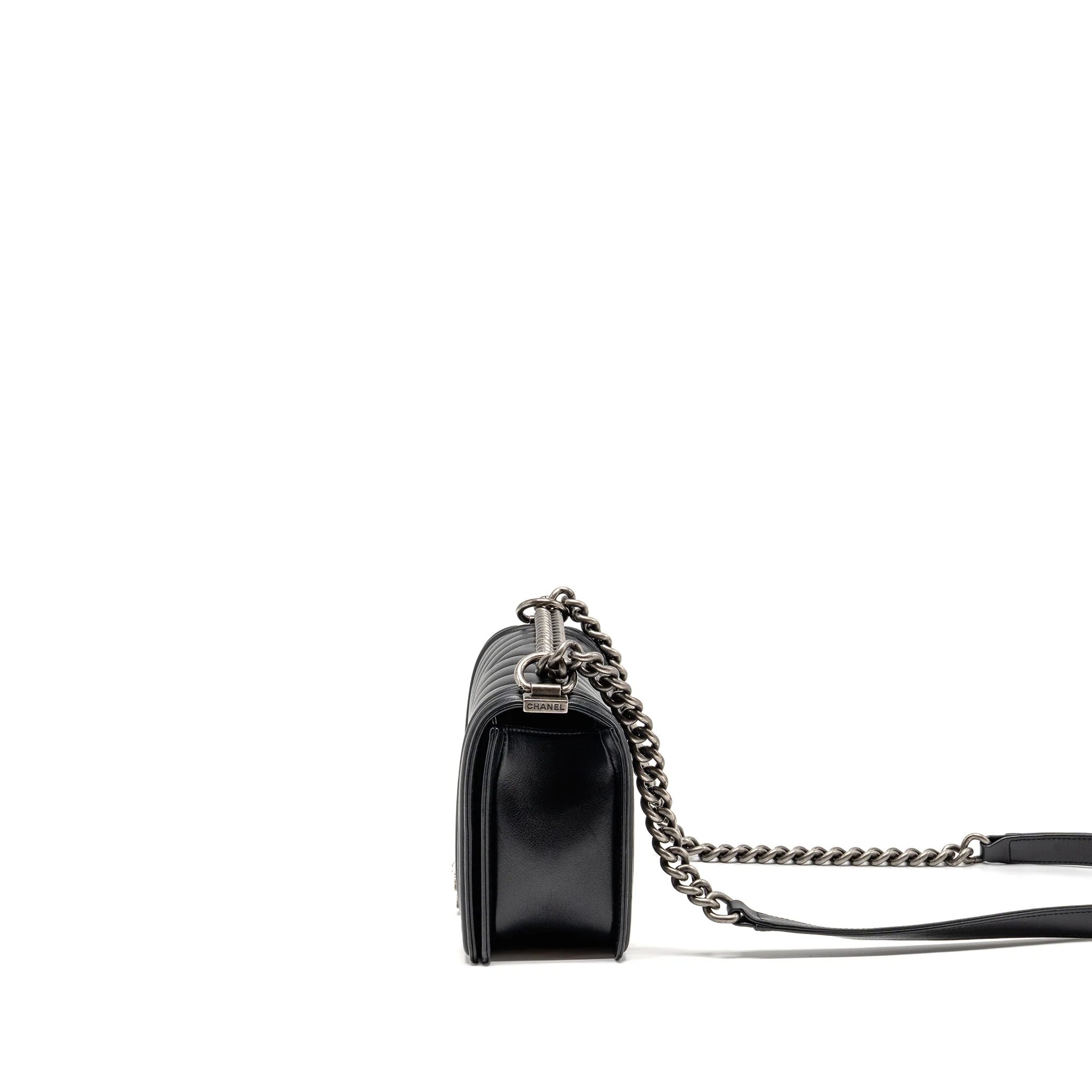 Chanel Chevron Medium Boy bag calfskin black ruthenium SHW - Image 4