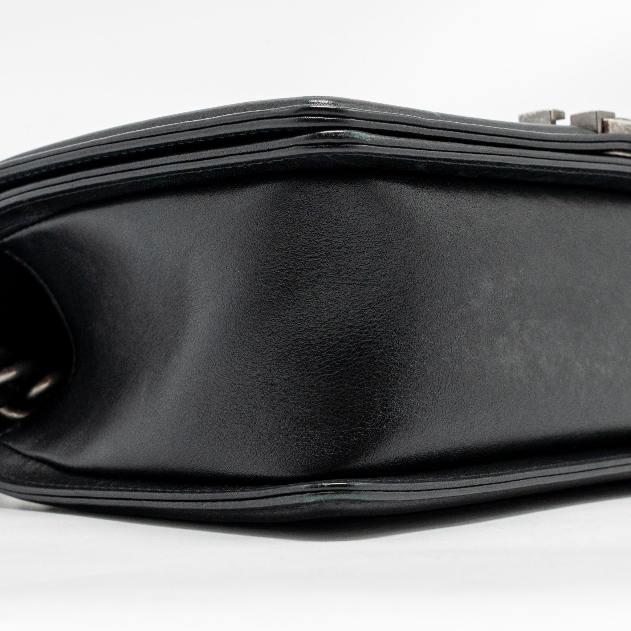 Chanel Chevron Medium Boy bag calfskin black ruthenium SHW - Image 7