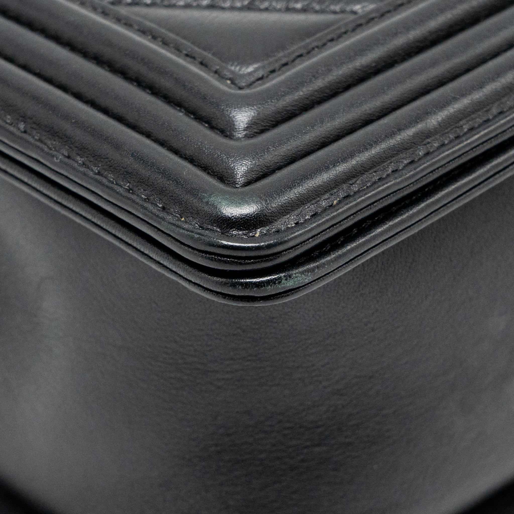 Chanel Chevron Medium Boy bag calfskin black ruthenium SHW - Image 9
