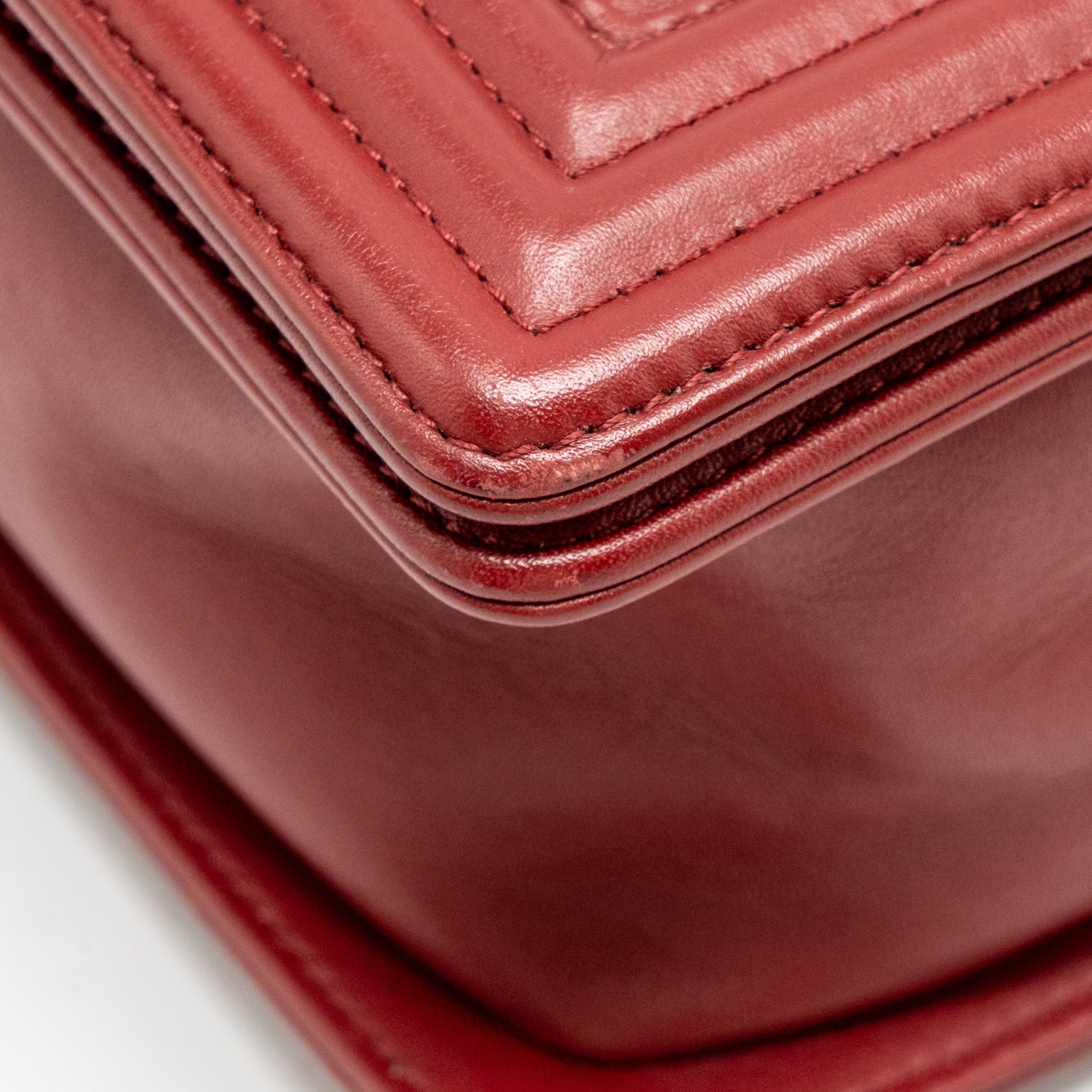 Chanel Chevron New Medium Boy Bag Calfskin Red Ruthenium Hardware - Image 10
