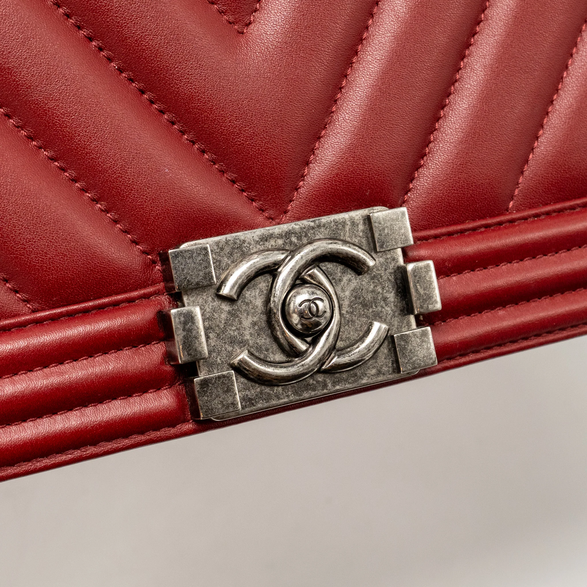 Chanel Chevron New Medium Boy Bag Calfskin Red Ruthenium Hardware - Image 13