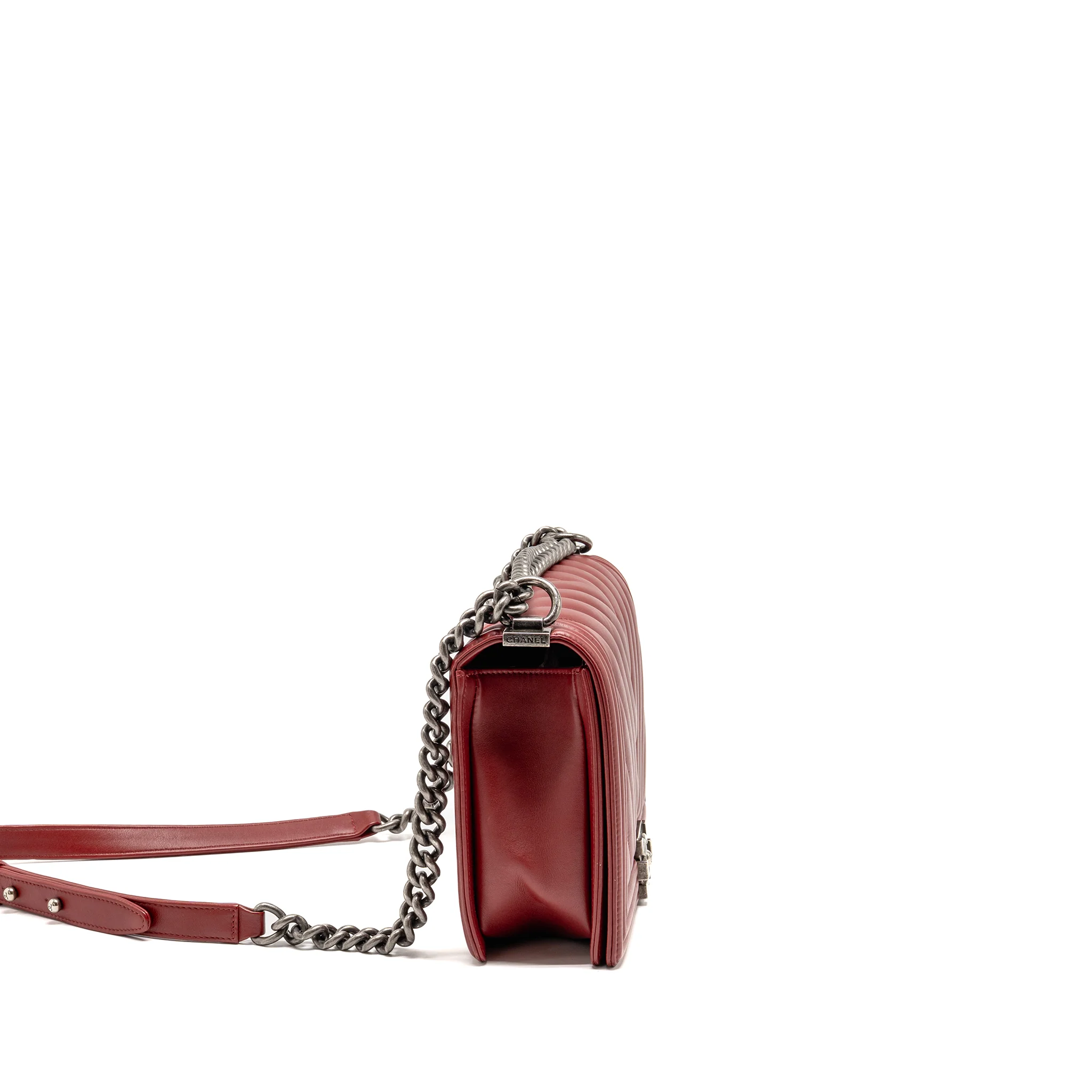 Chanel Chevron New Medium Boy Bag Calfskin Red Ruthenium Hardware - Image 3