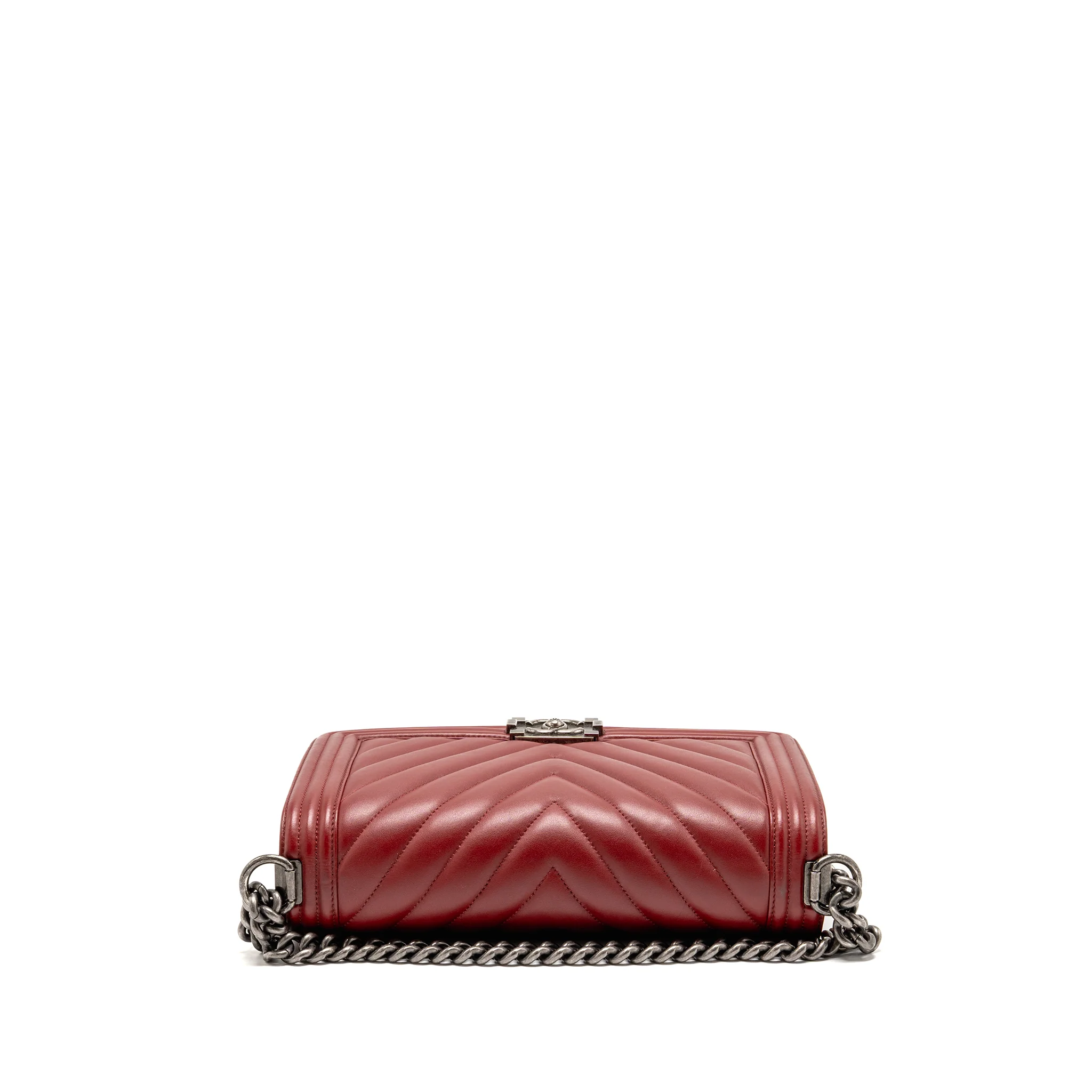 Chanel Chevron New Medium Boy Bag Calfskin Red Ruthenium Hardware - Image 5