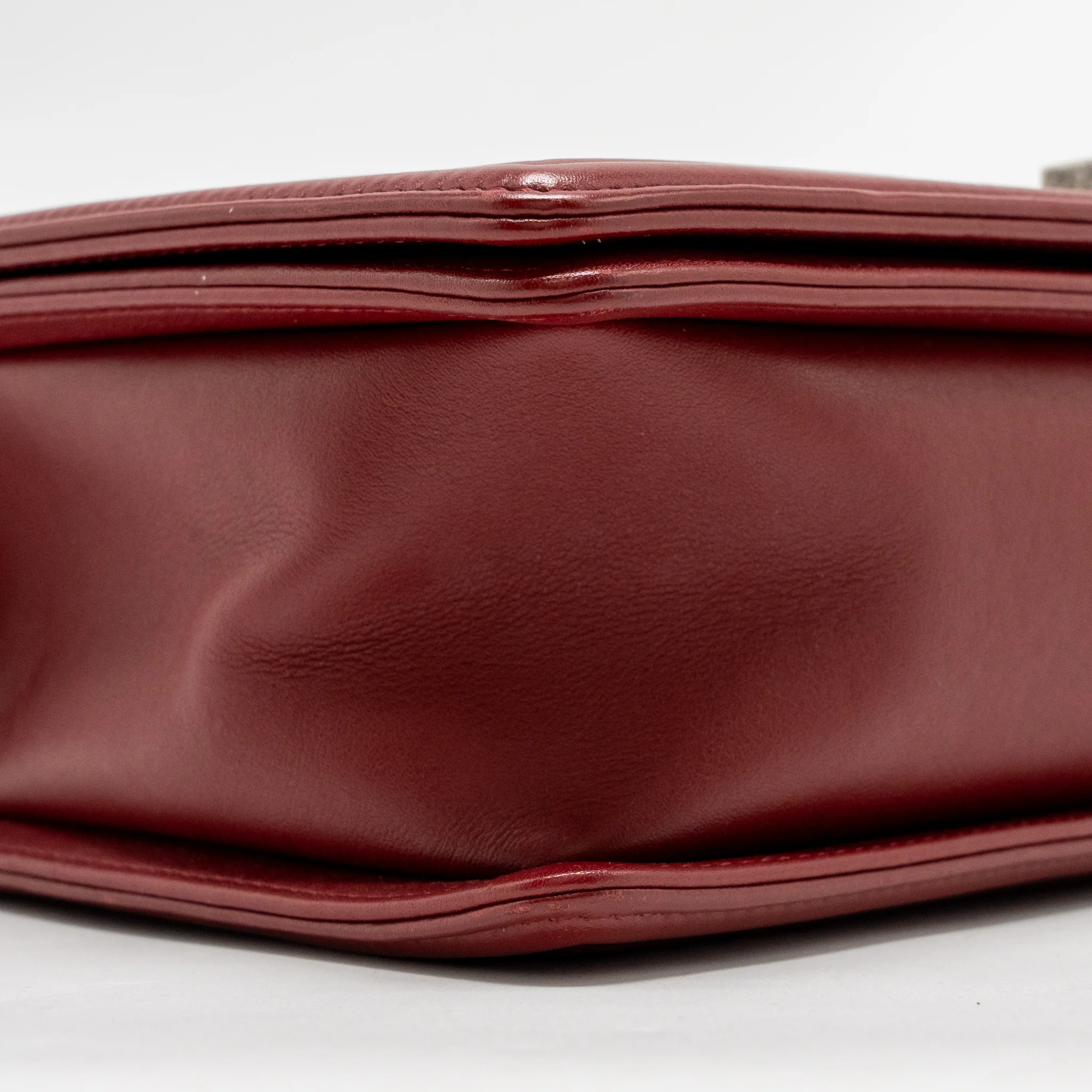 Chanel Chevron New Medium Boy Bag Calfskin Red Ruthenium Hardware - Image 7