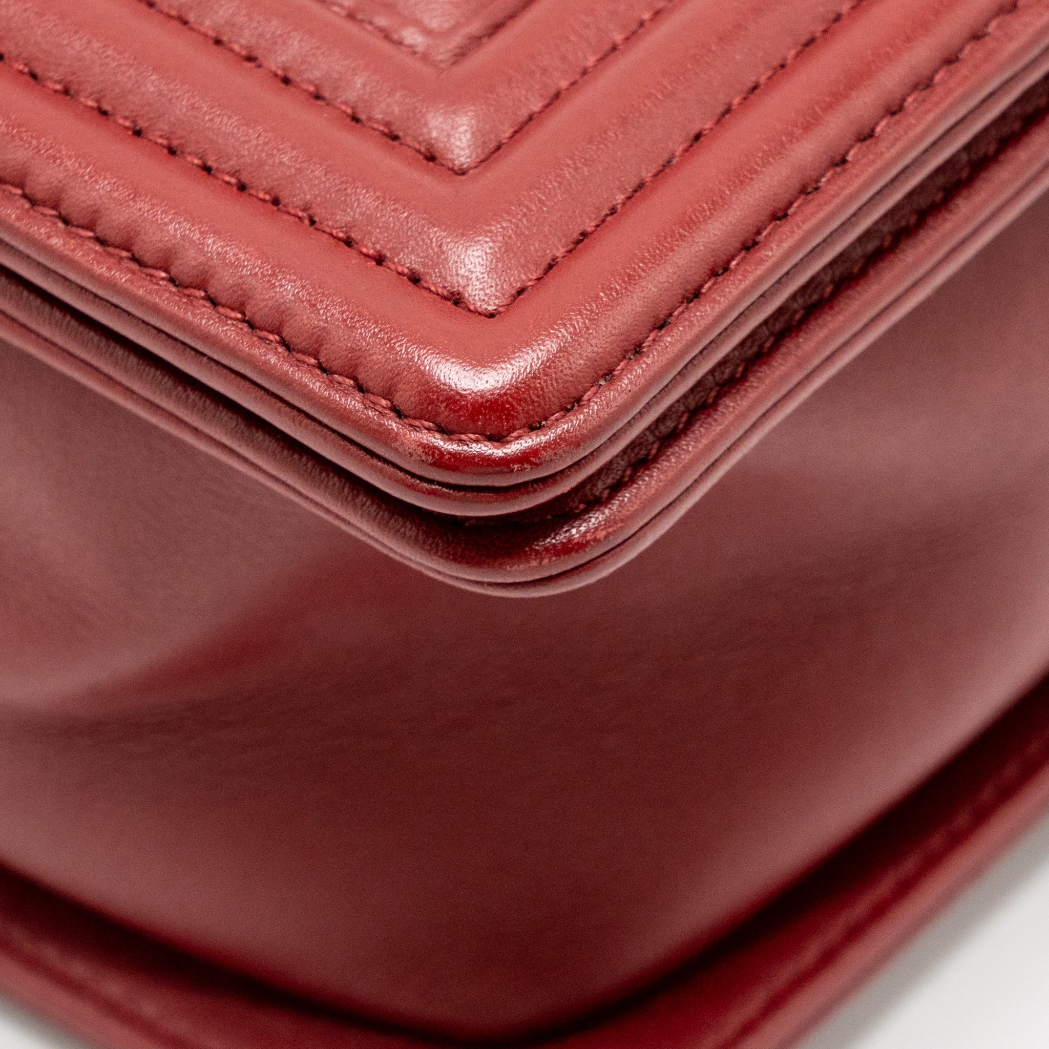 Chanel Chevron New Medium Boy Bag Calfskin Red Ruthenium Hardware - Image 9