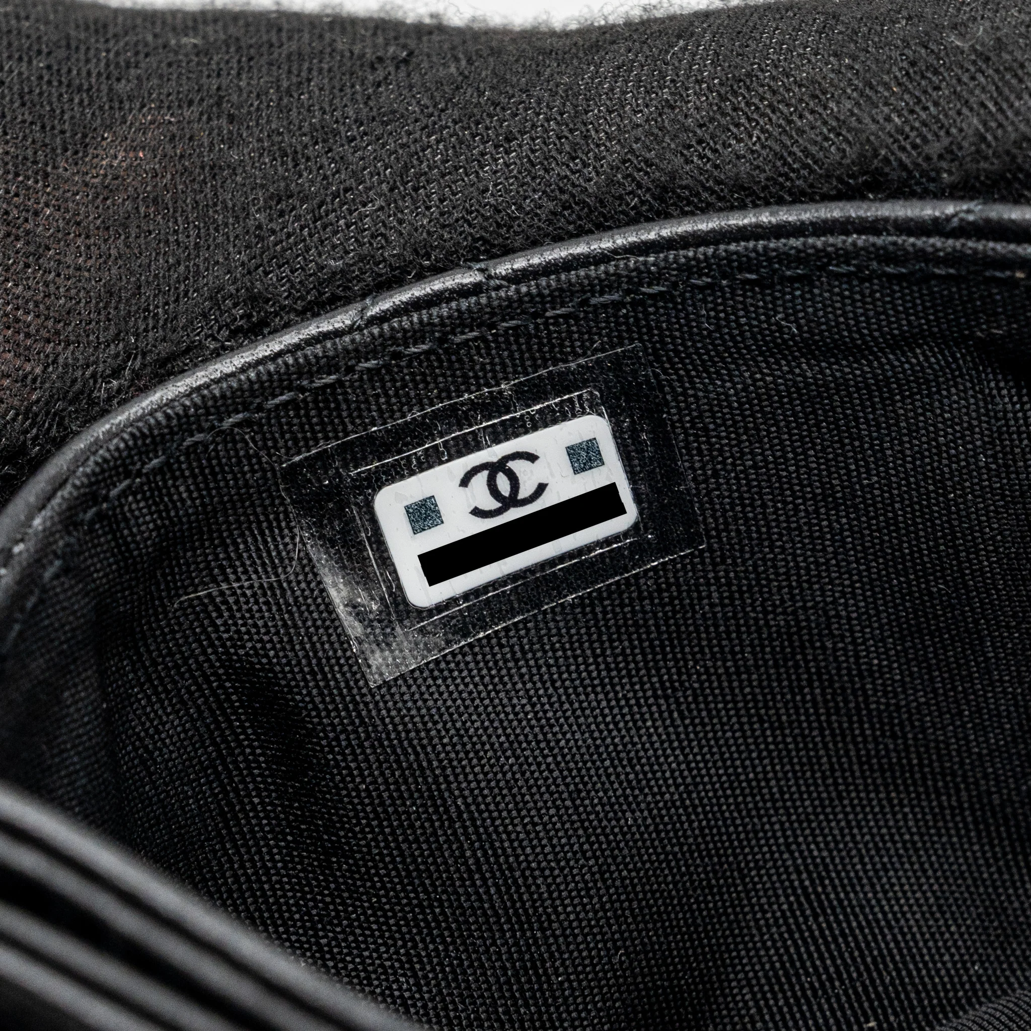 Chanel classic quilted card holder with limited CC logo lambskin black SHW (microchip) - Image 10