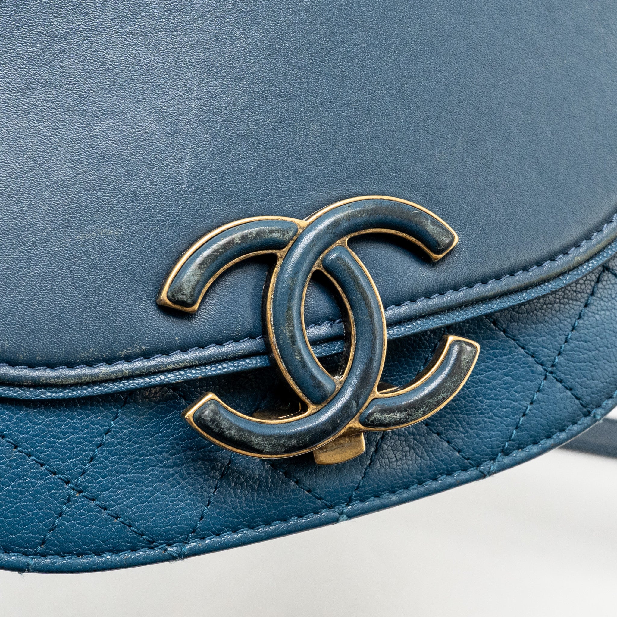 Chanel coco curve flap bag leather blue GHW - Image 15