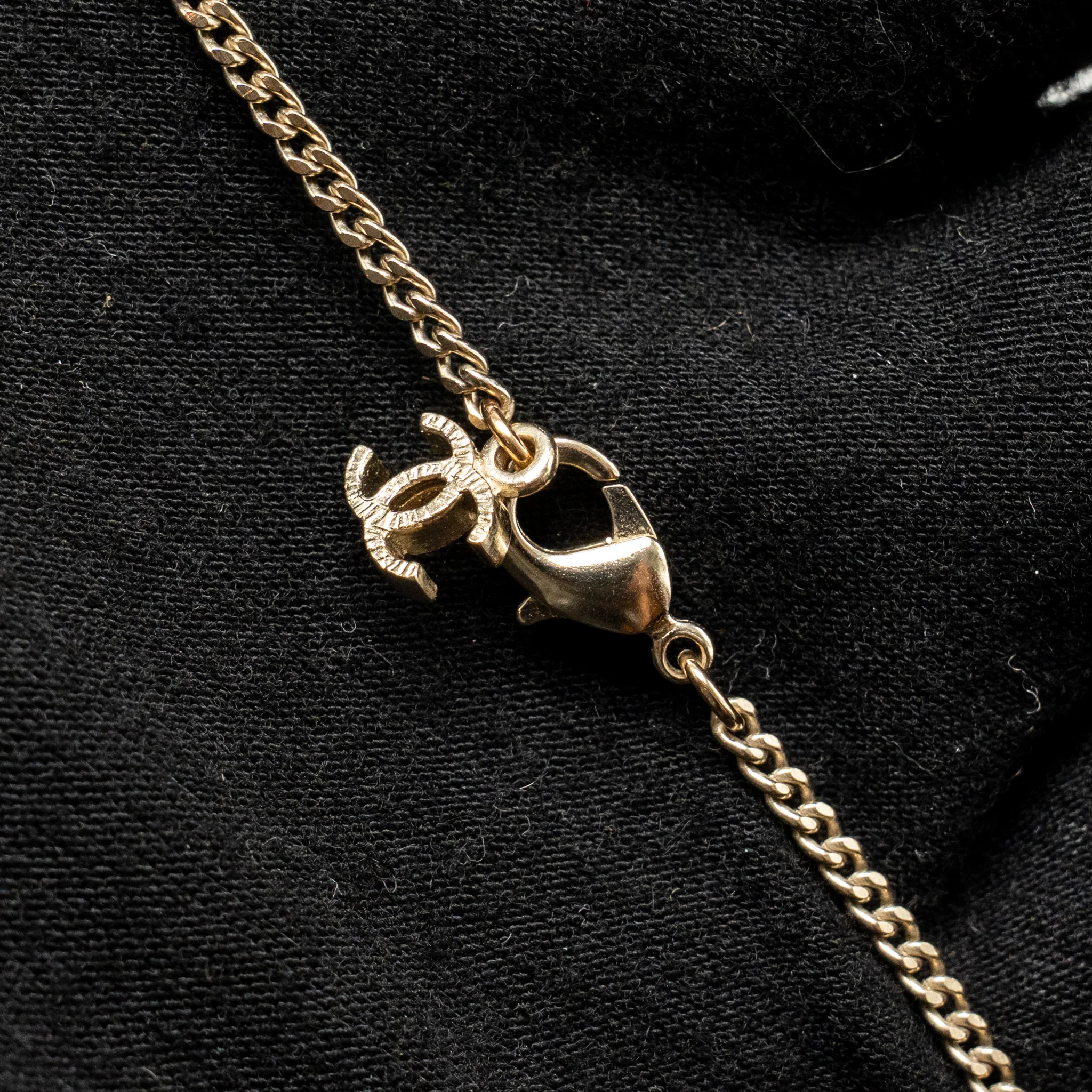 Chanel Crystal cc logo necklace light gold tone - Image 4