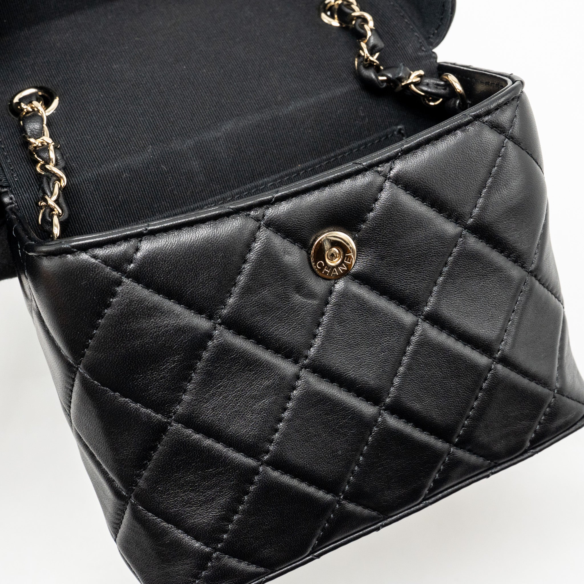 Chanel flap vanity with chain lambskin black LGWH (microchip) - Image 14