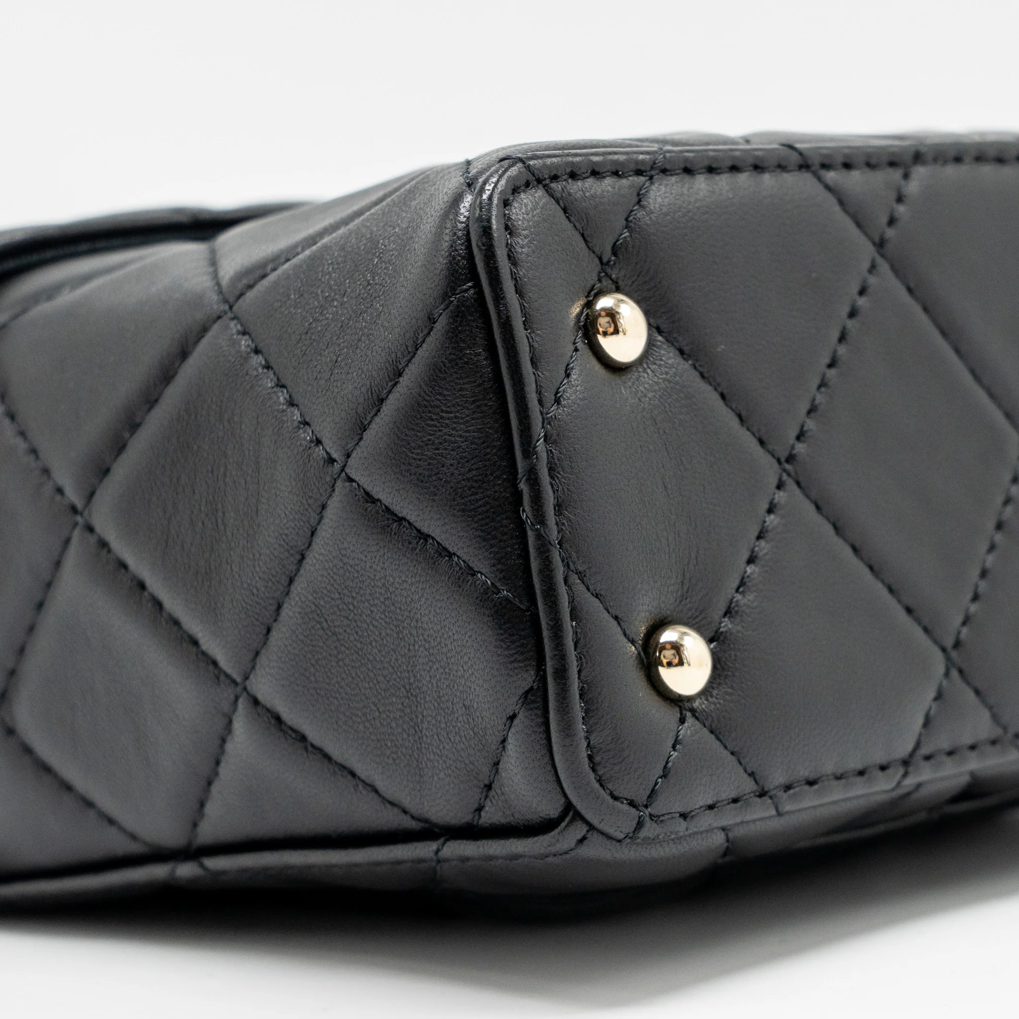 Chanel flap vanity with chain lambskin black LGWH (microchip) - Image 6