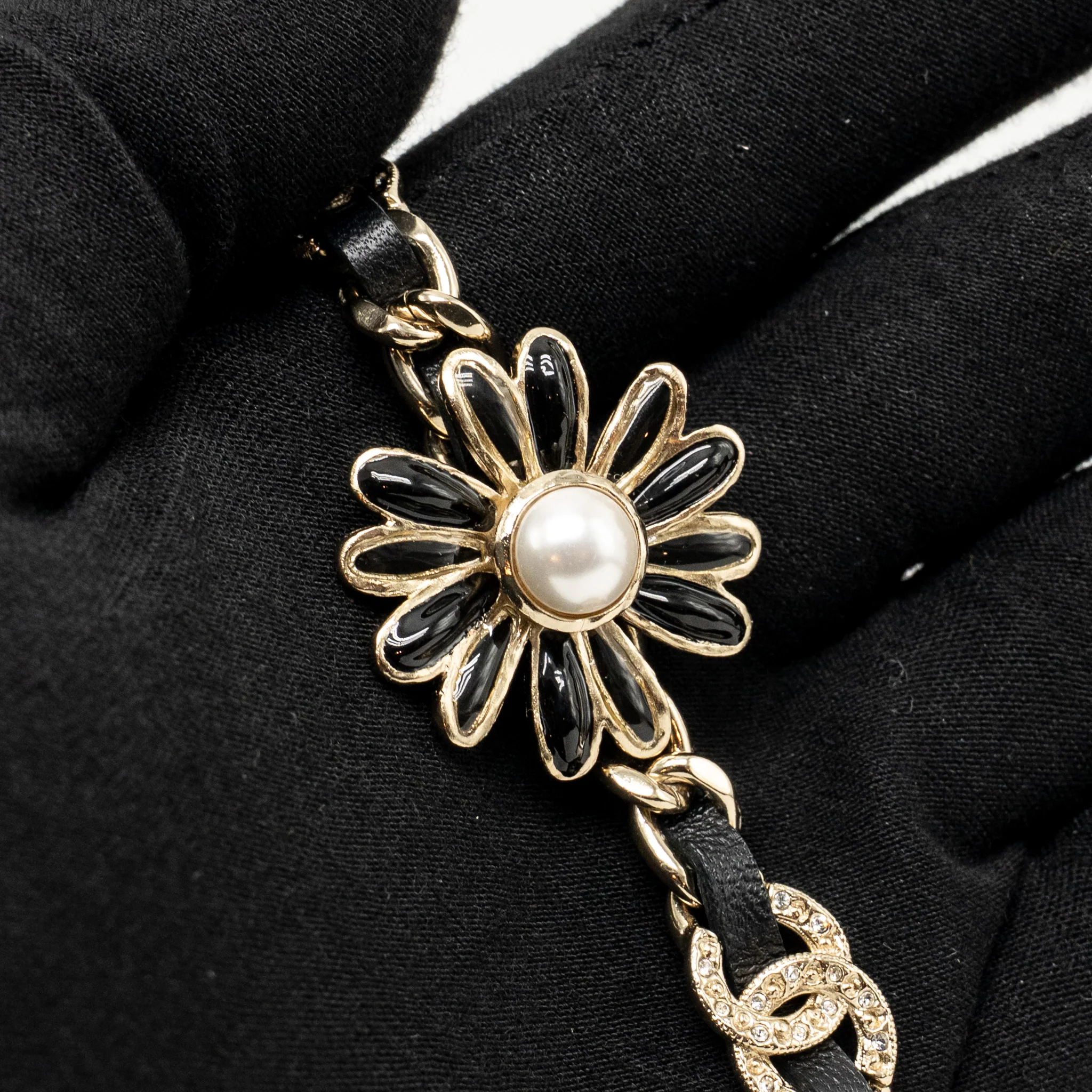 Chanel Flower Choker/Necklace Pearl/Crystal/Leather Gold Tone - Image 3