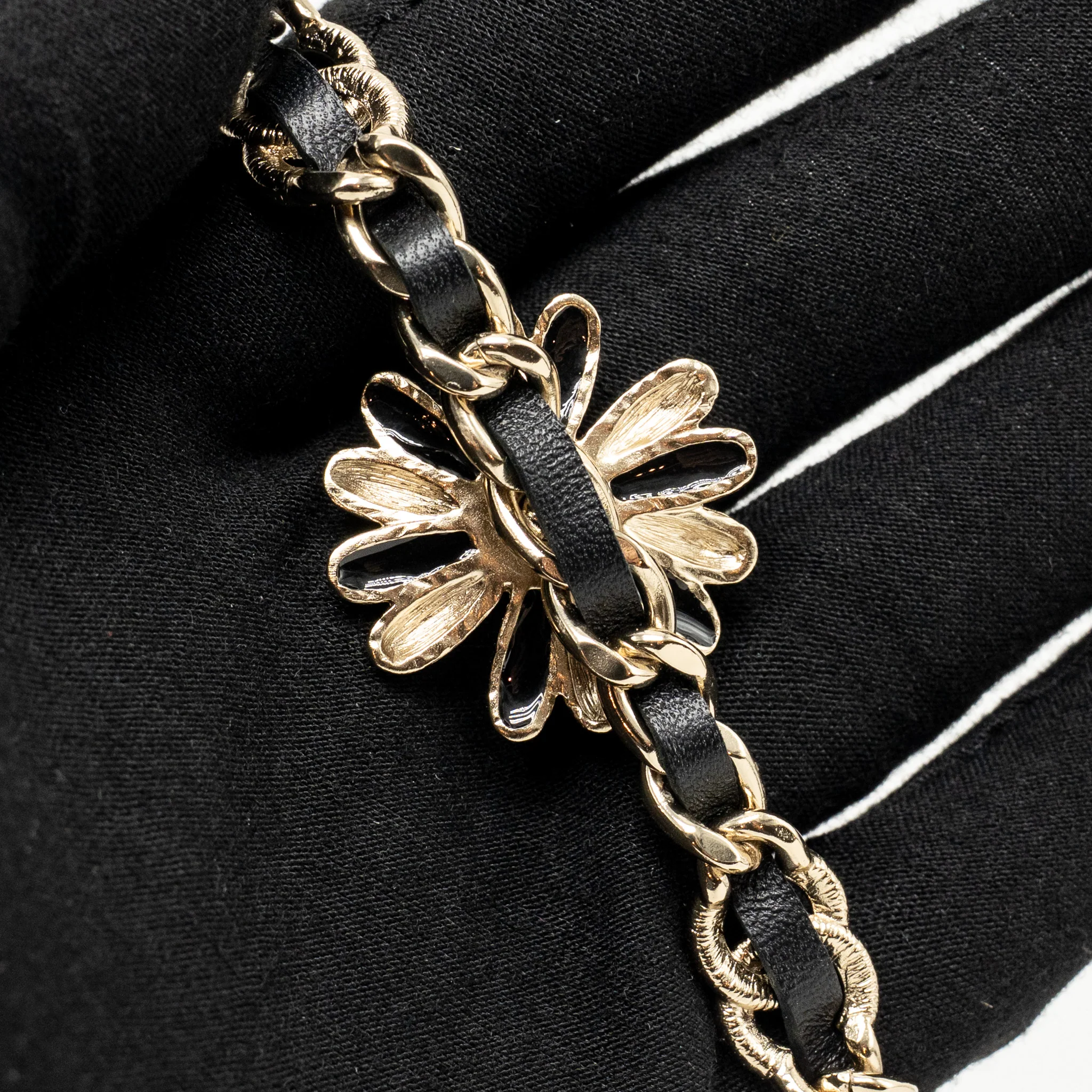 Chanel Flower Choker/Necklace Pearl/Crystal/Leather Gold Tone - Image 4