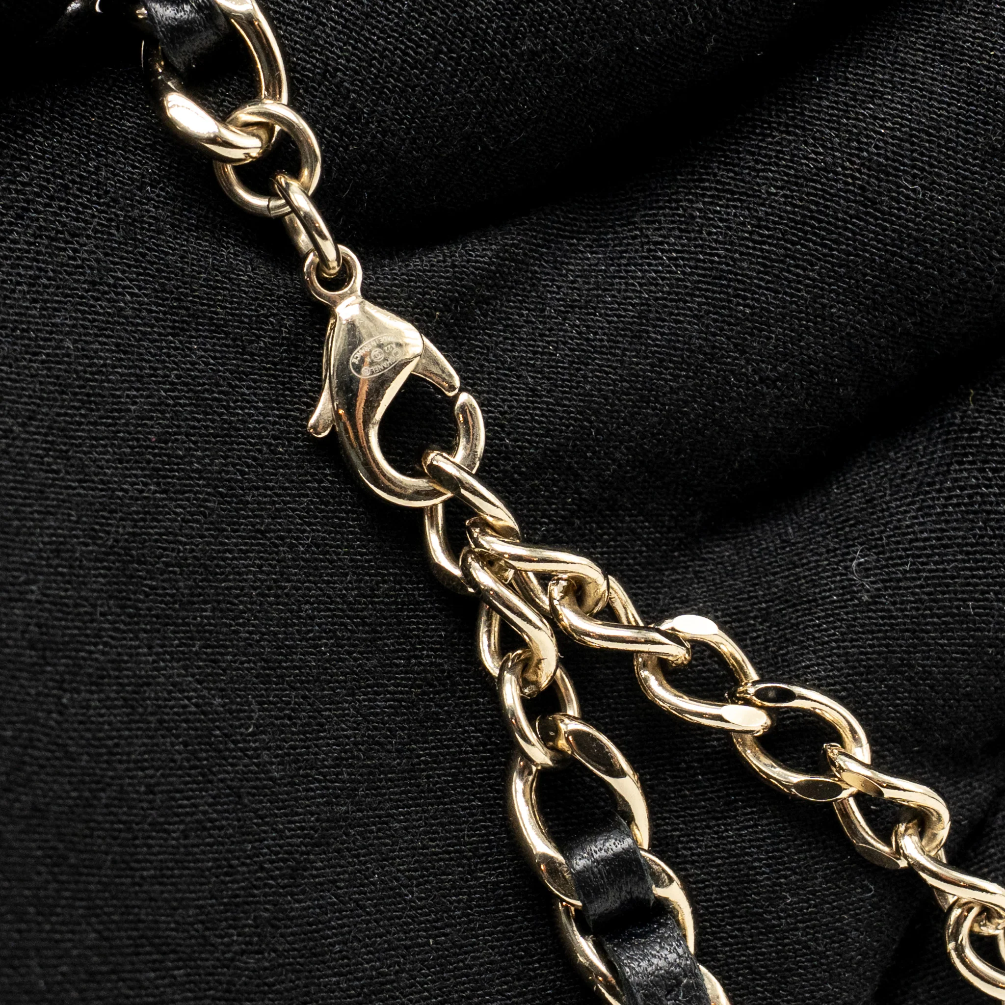 Chanel Flower Choker/Necklace Pearl/Crystal/Leather Gold Tone - Image 5