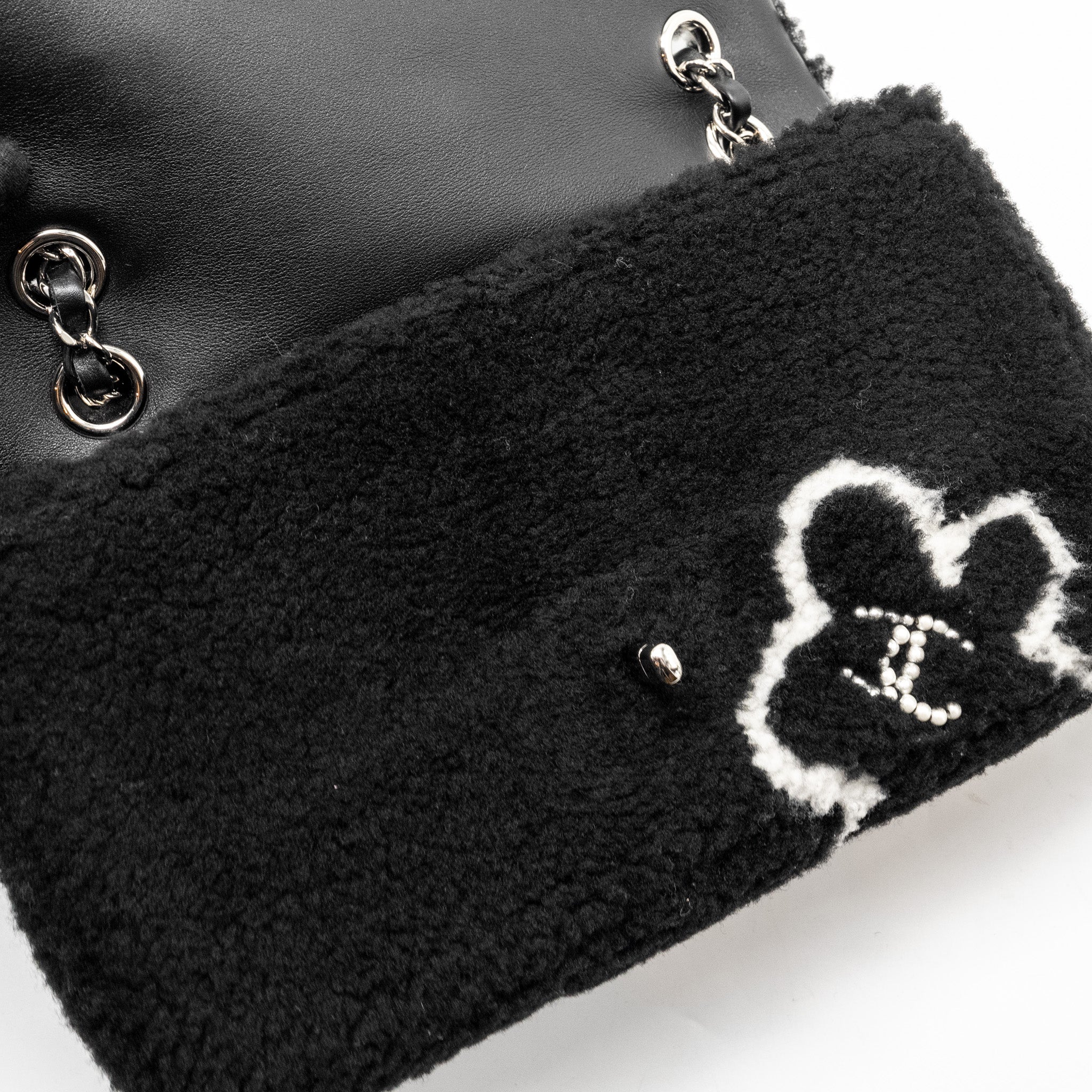Chanel 22A Fluffy Camellia Flap Bag Embroidered Shearling Lambskin Black / White SHW (Microchip) - Image 15