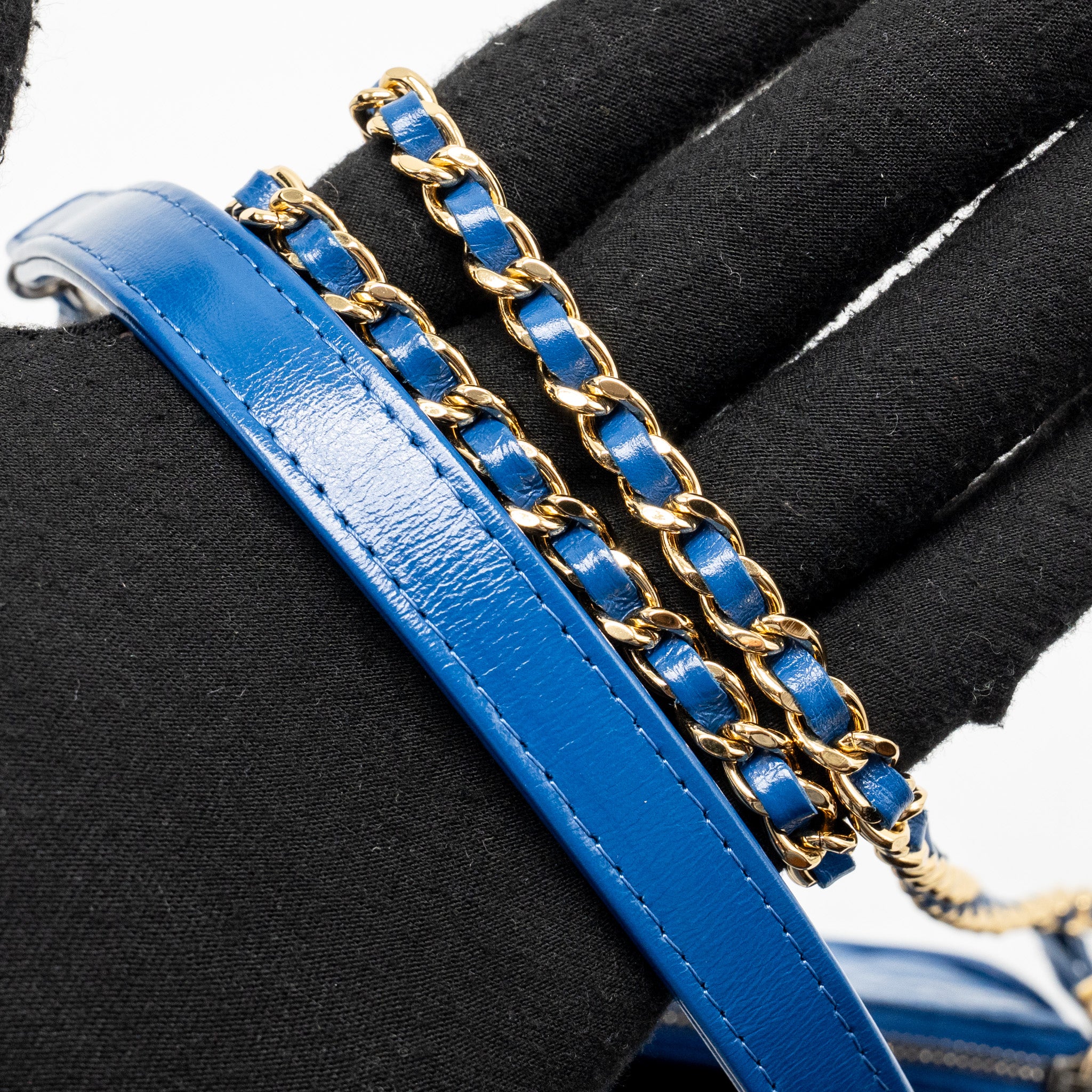 Chanel Gabrielle double zip clutch on chain calfskin blue multicoloured hardware - Image 19