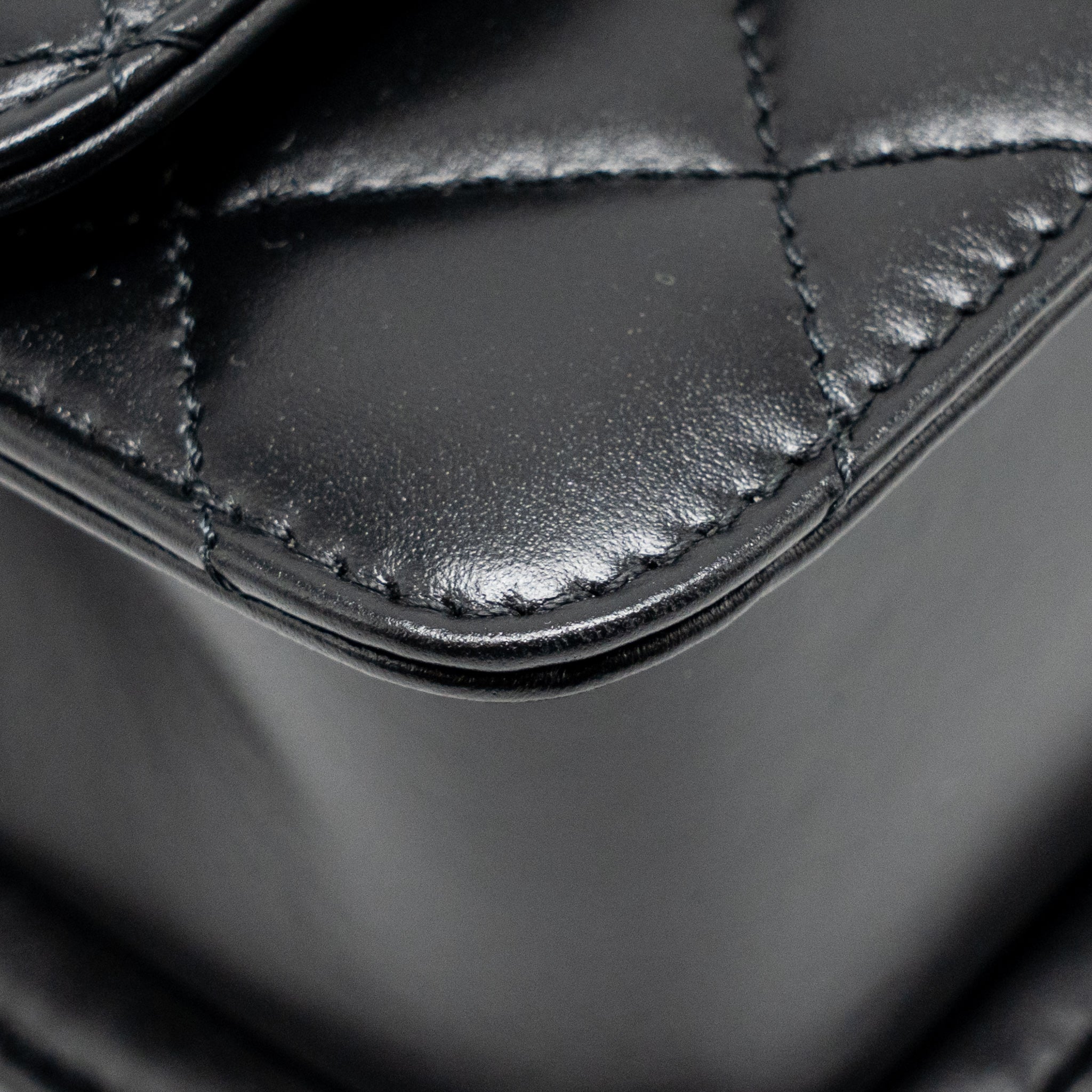 Chanel gold crush flap bag calfskin black GHW (microchip) - Image 8
