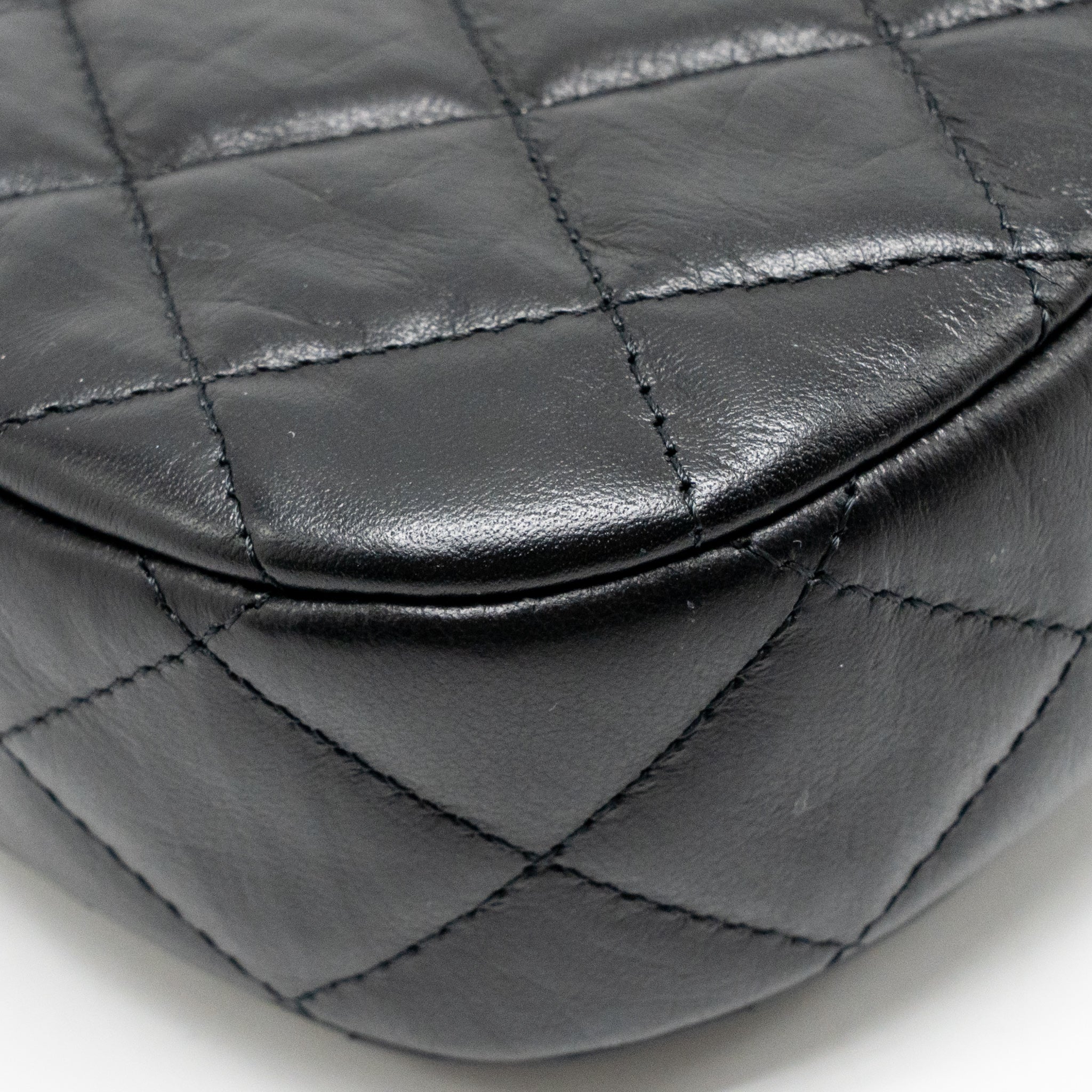 Chanel 23K Small 19 Hobo Shoulder Bag Calfskin Black GHW (Microchip) - Image 11