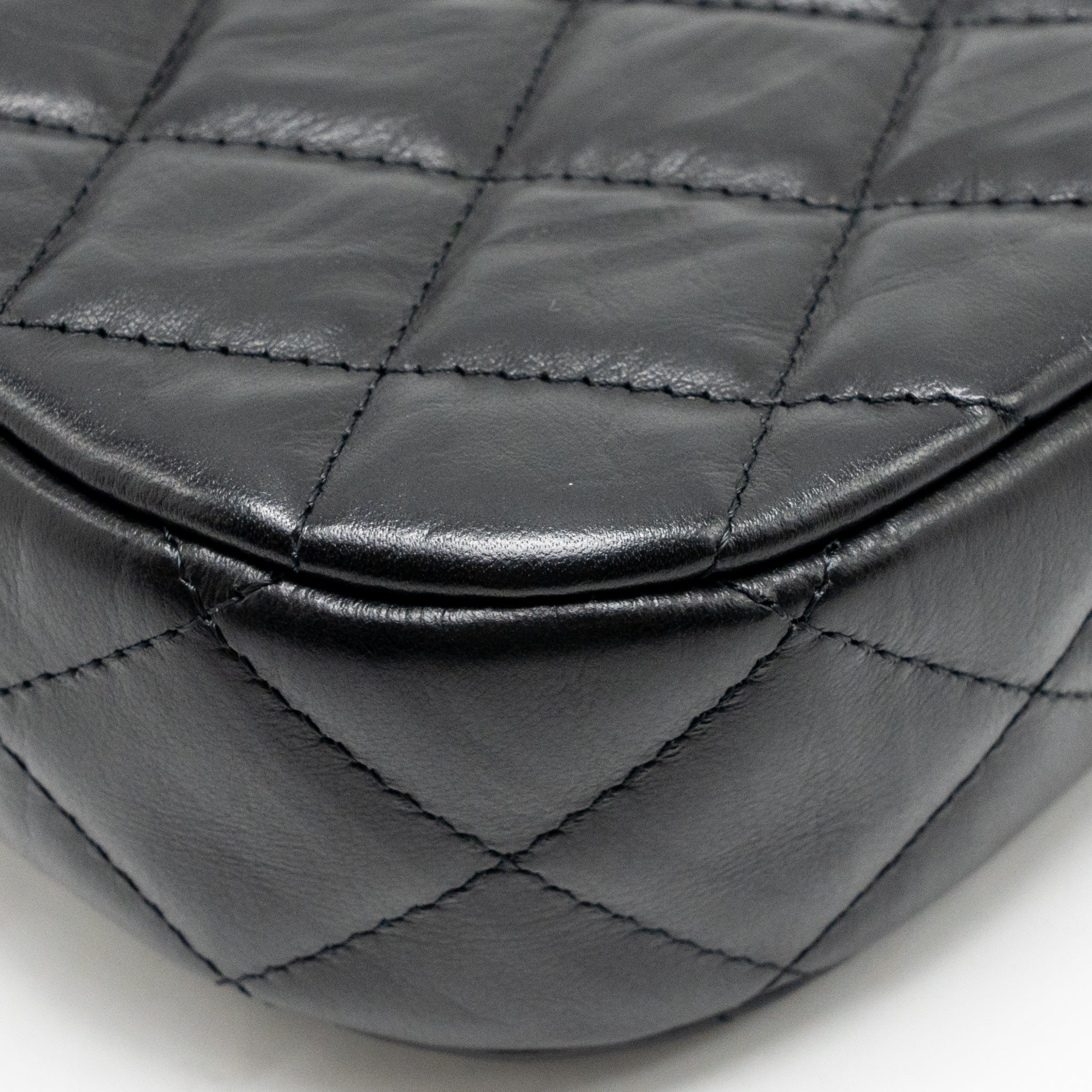 Chanel 23K Small 19 Hobo Shoulder Bag Calfskin Black GHW (Microchip) - Image 12