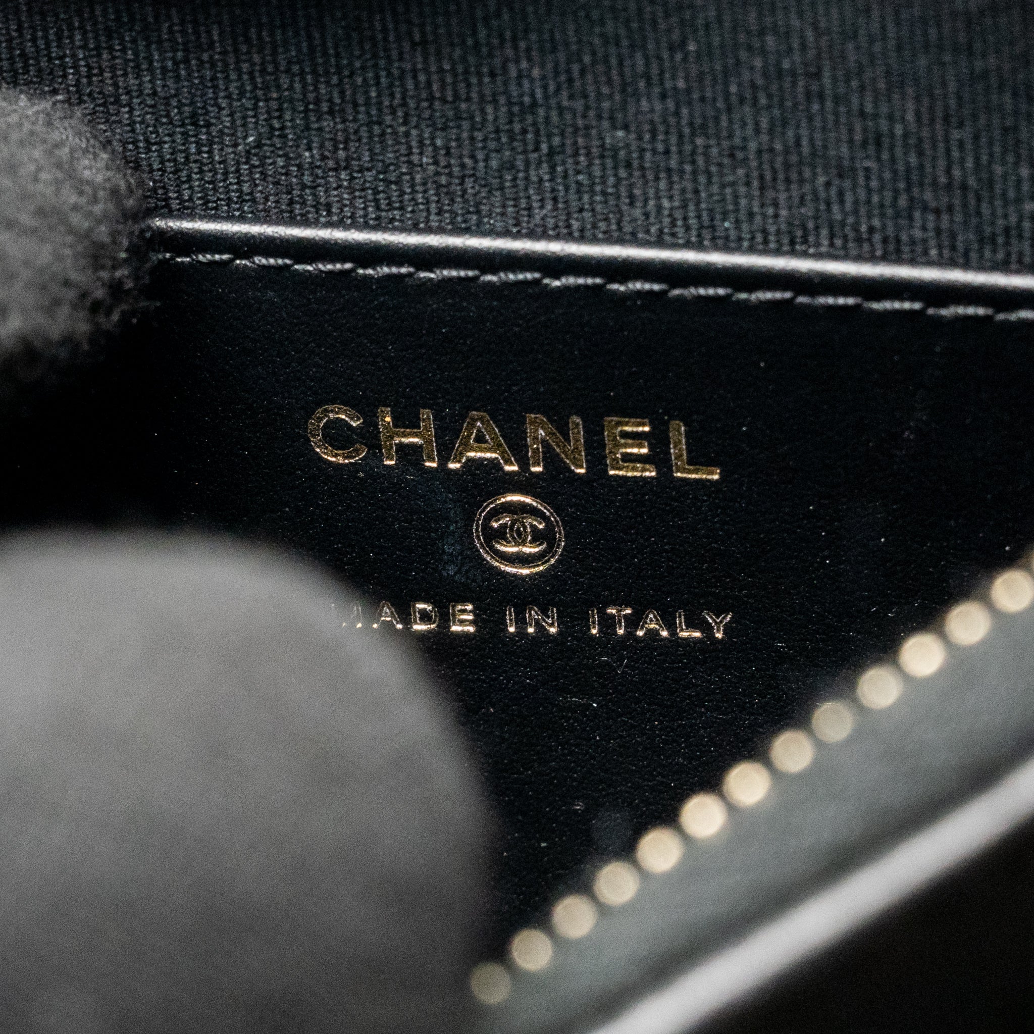 Chanel 23K Small 19 Hobo Shoulder Bag Calfskin Black GHW (Microchip) - Image 16