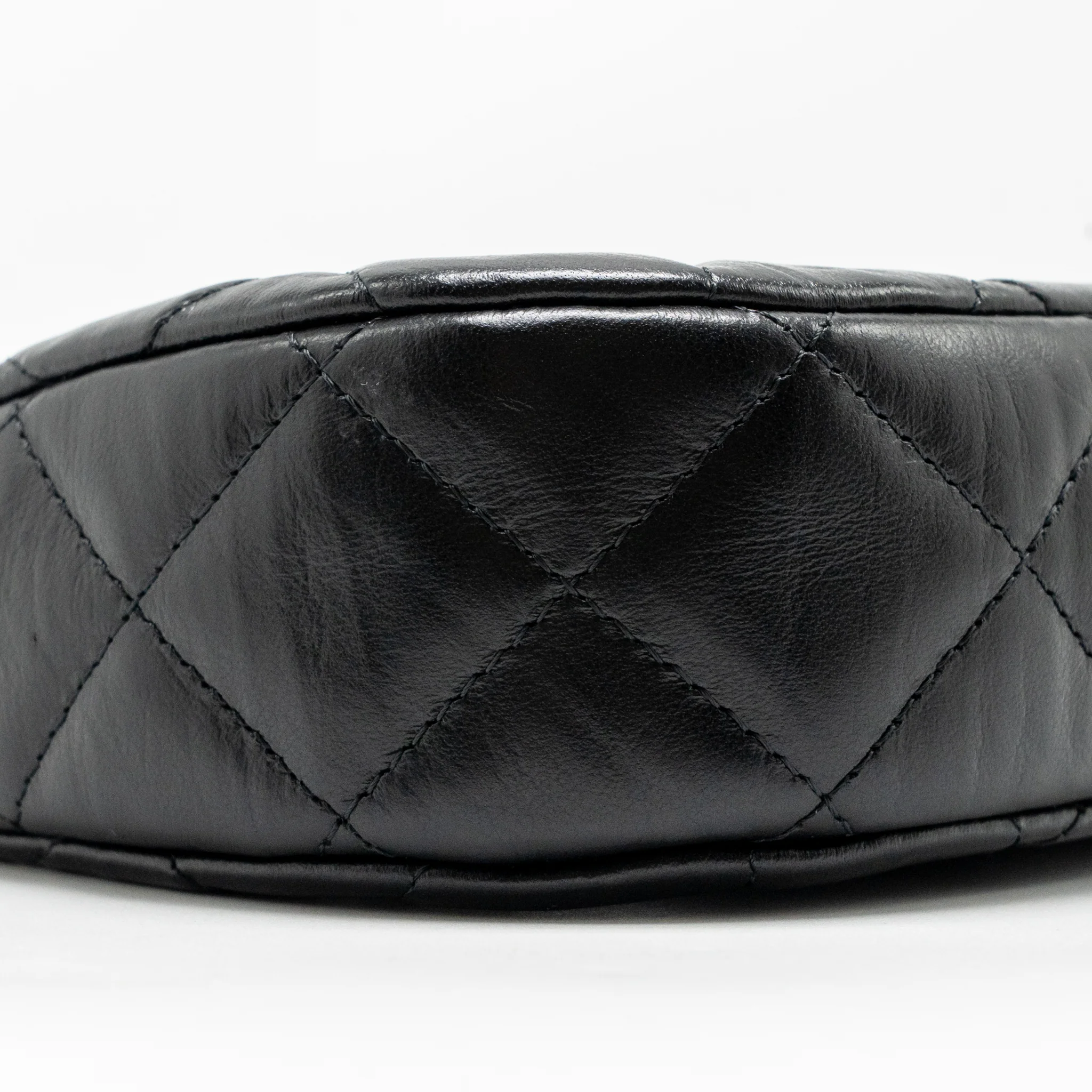 Chanel 23K Small 19 Hobo Shoulder Bag Calfskin Black GHW (Microchip) - Image 7