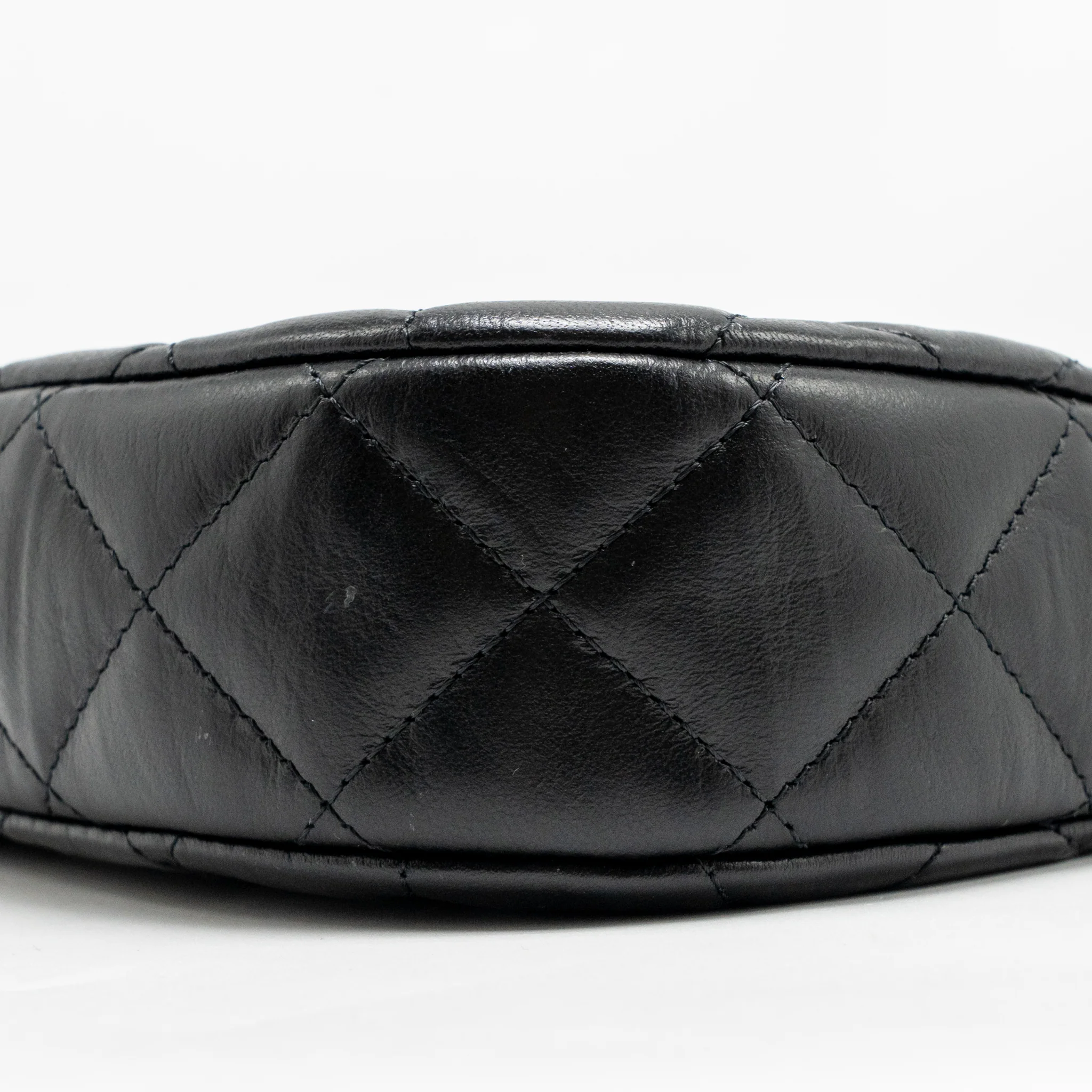 Chanel 23K Small 19 Hobo Shoulder Bag Calfskin Black GHW (Microchip) - Image 8