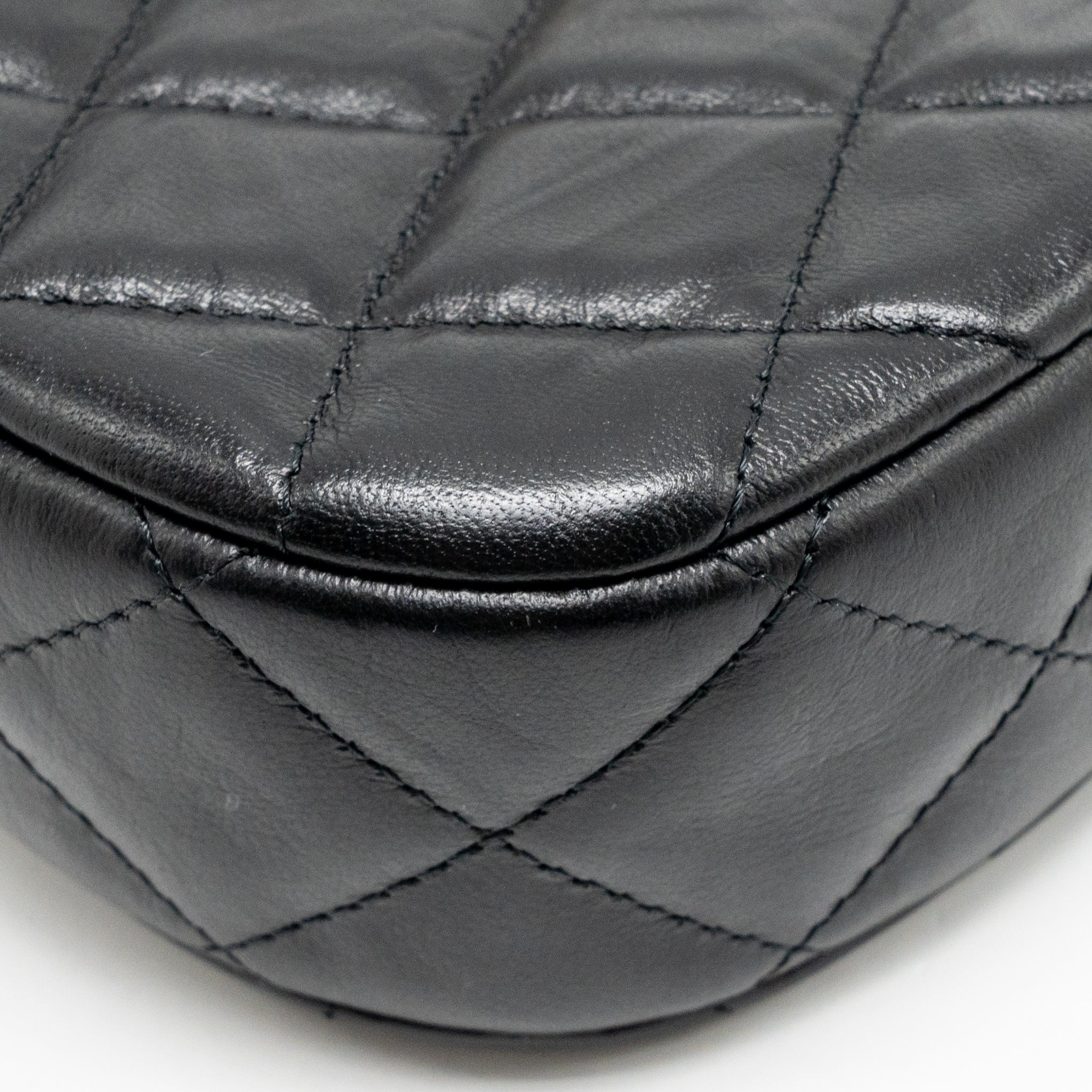 Chanel 23K Small 19 Hobo Shoulder Bag Calfskin Black GHW (Microchip) - Image 9