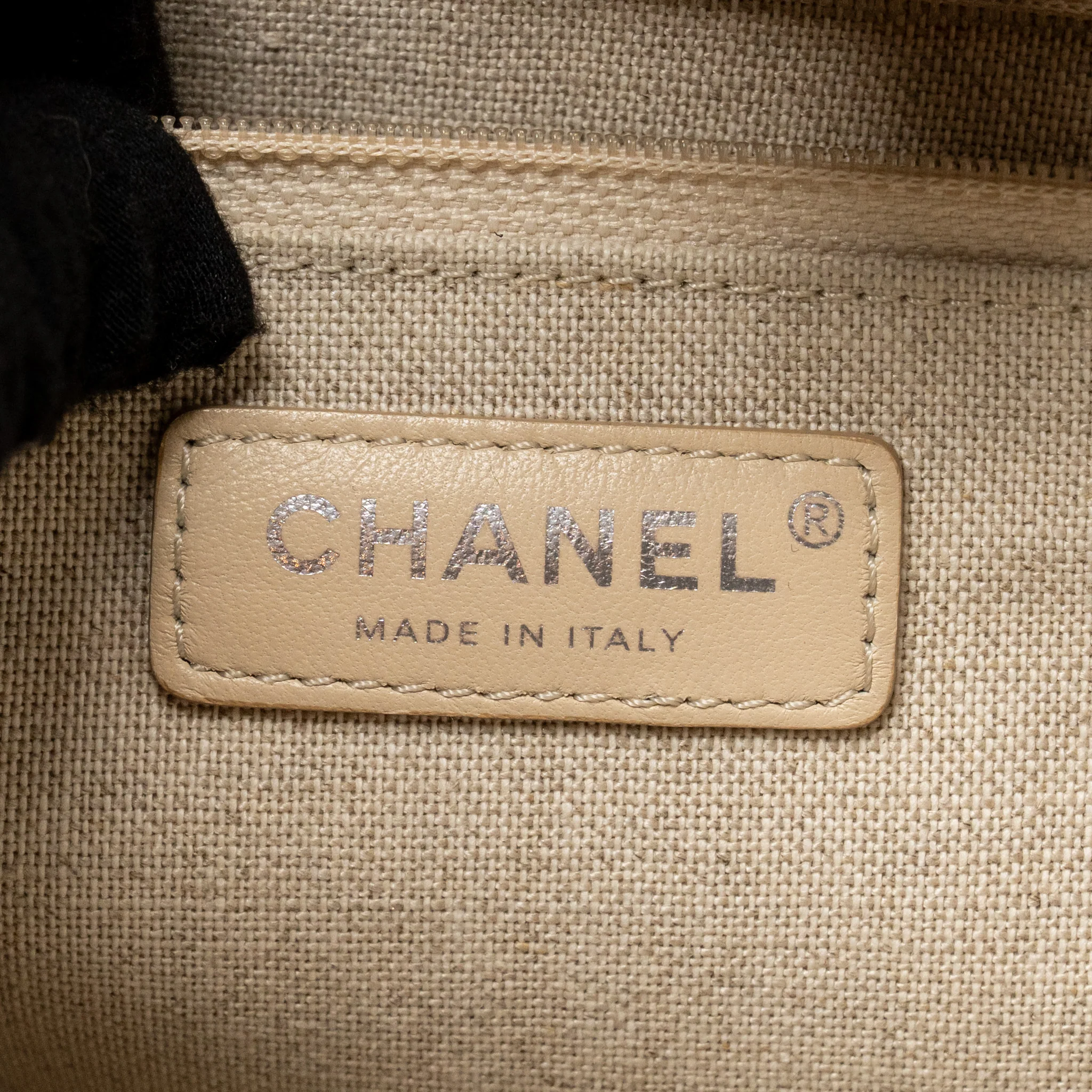 Chanel Iliad Shopping tote bag printed canvas/leather Multicoloured SHW - Image 16