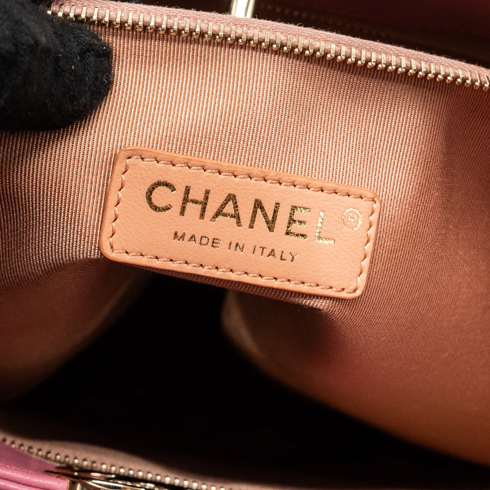 Chanel Large 31 Bag Calfskin Pink LGHW - Image 10
