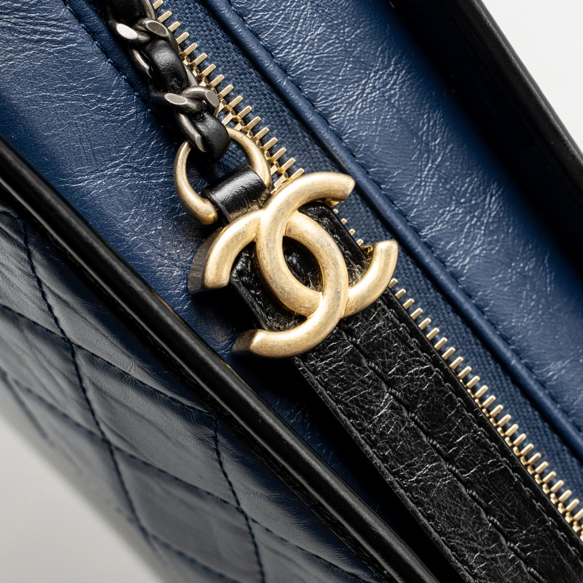 Chanel Large Gabrielle hobo bag calfskin blue / black multicolor hardware - Image 13